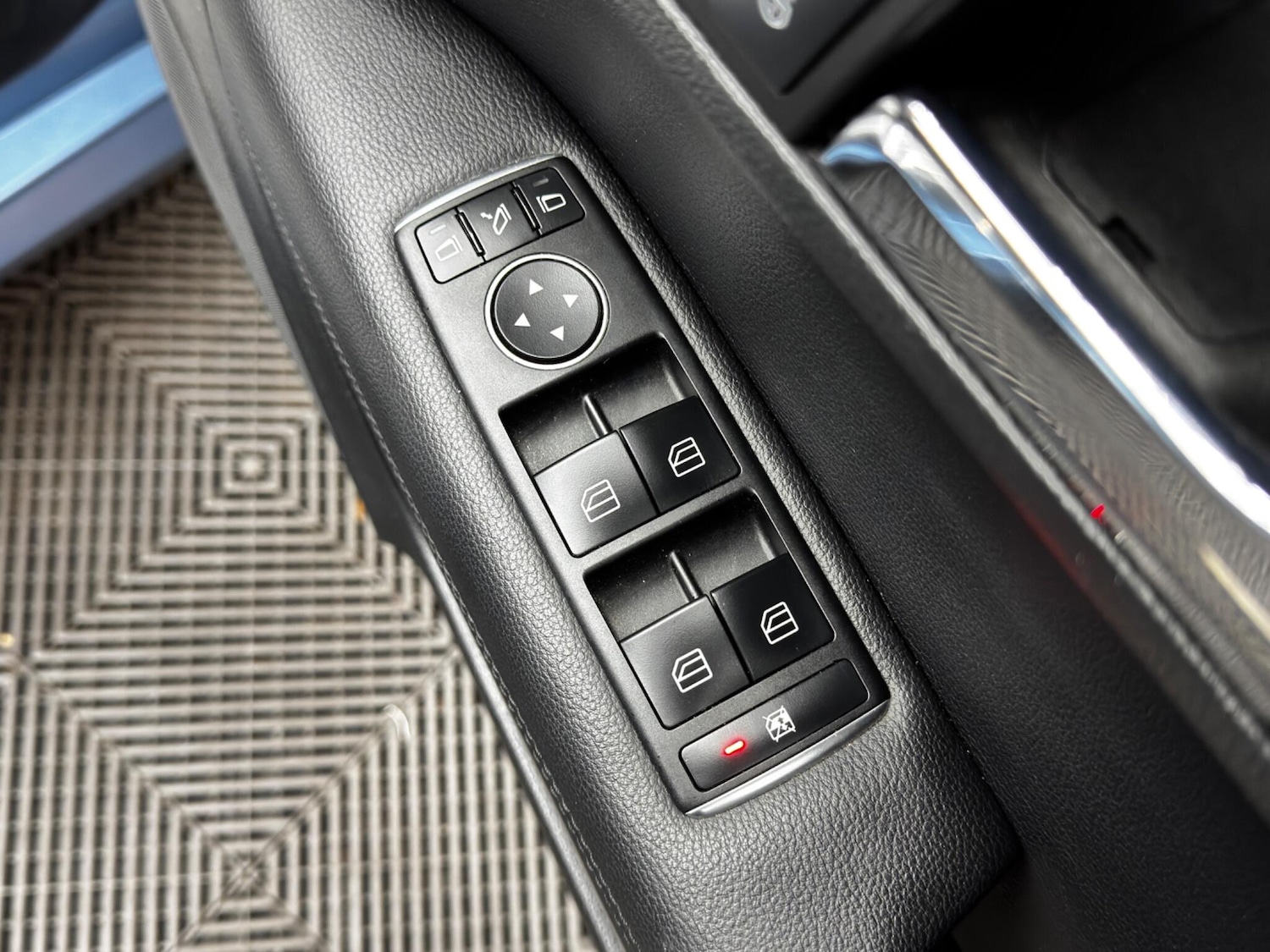 Used Mercedes-Benz E Class 2012 for sale - 76865292: Photo 39