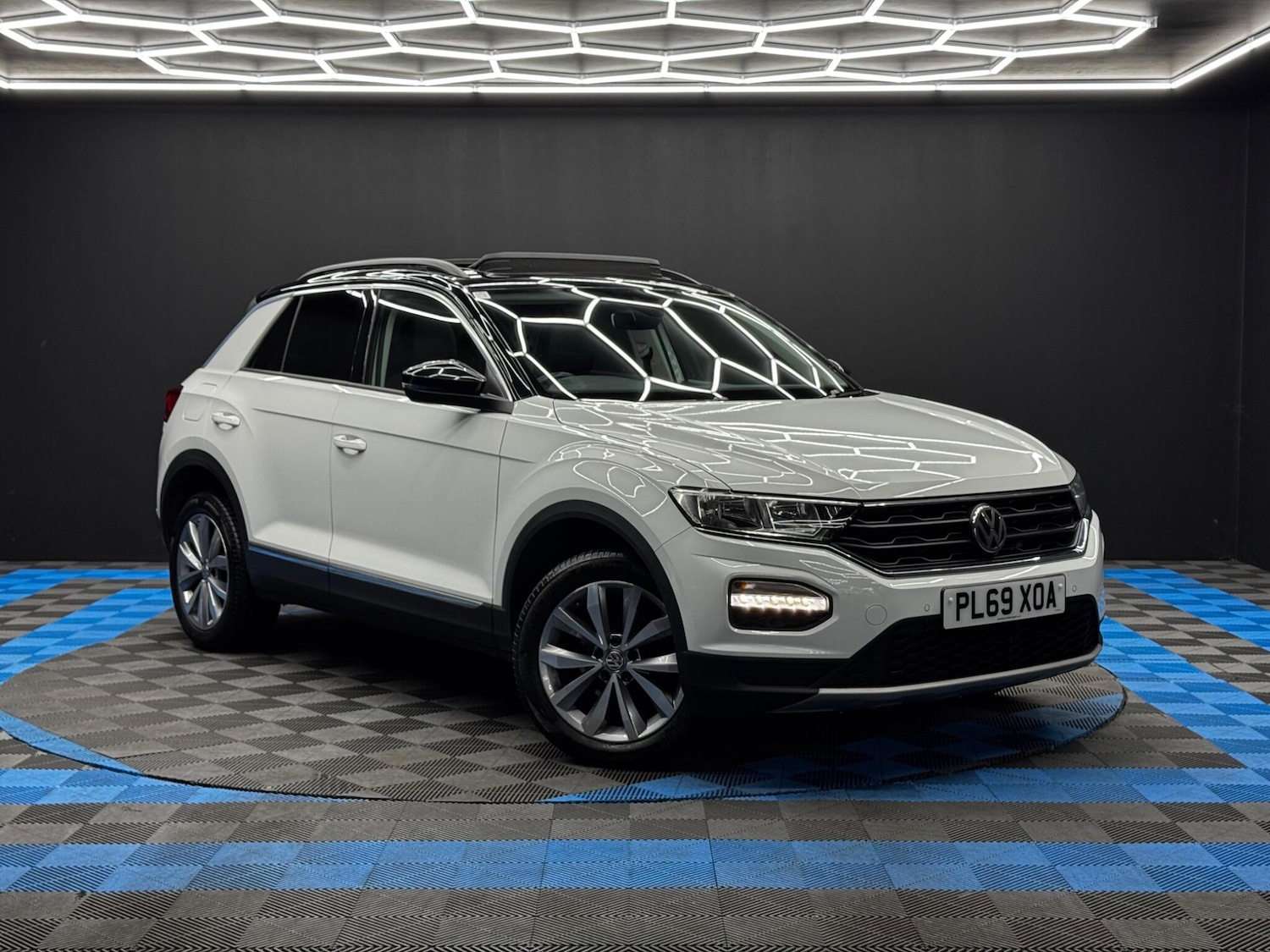 Used Volkswagen T-Roc 2019 for sale - 76441159: Photo 1