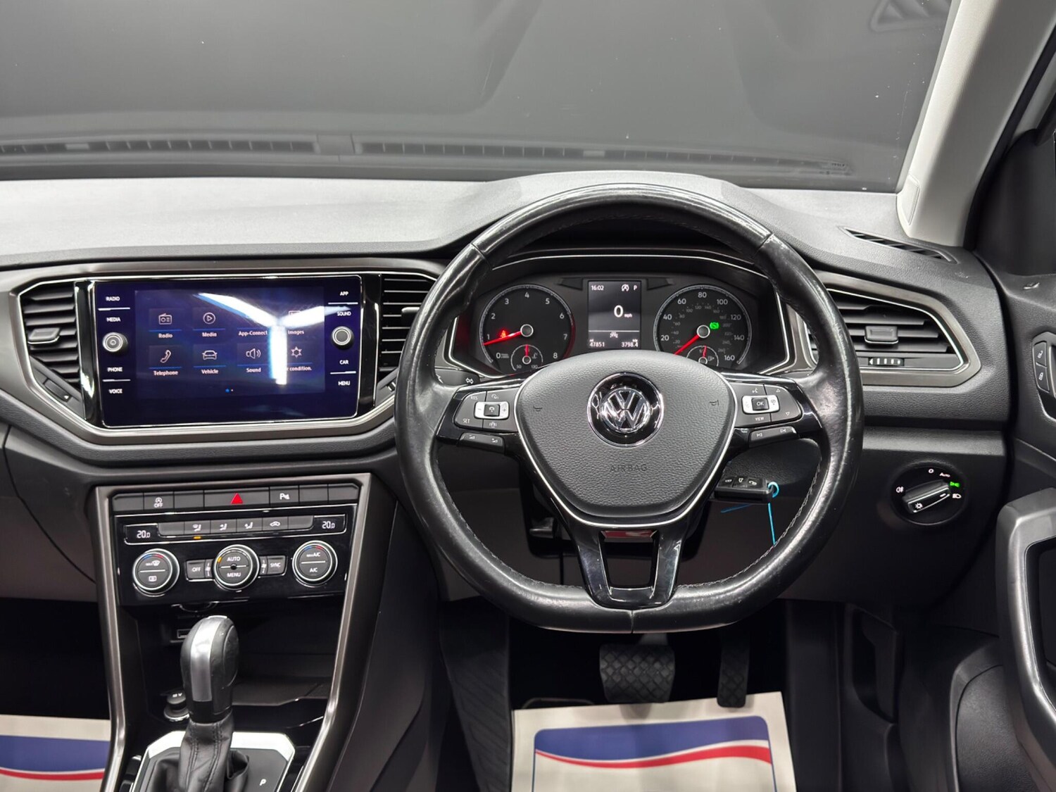 Used Volkswagen T-Roc 2019 for sale - 76441159: Photo 18