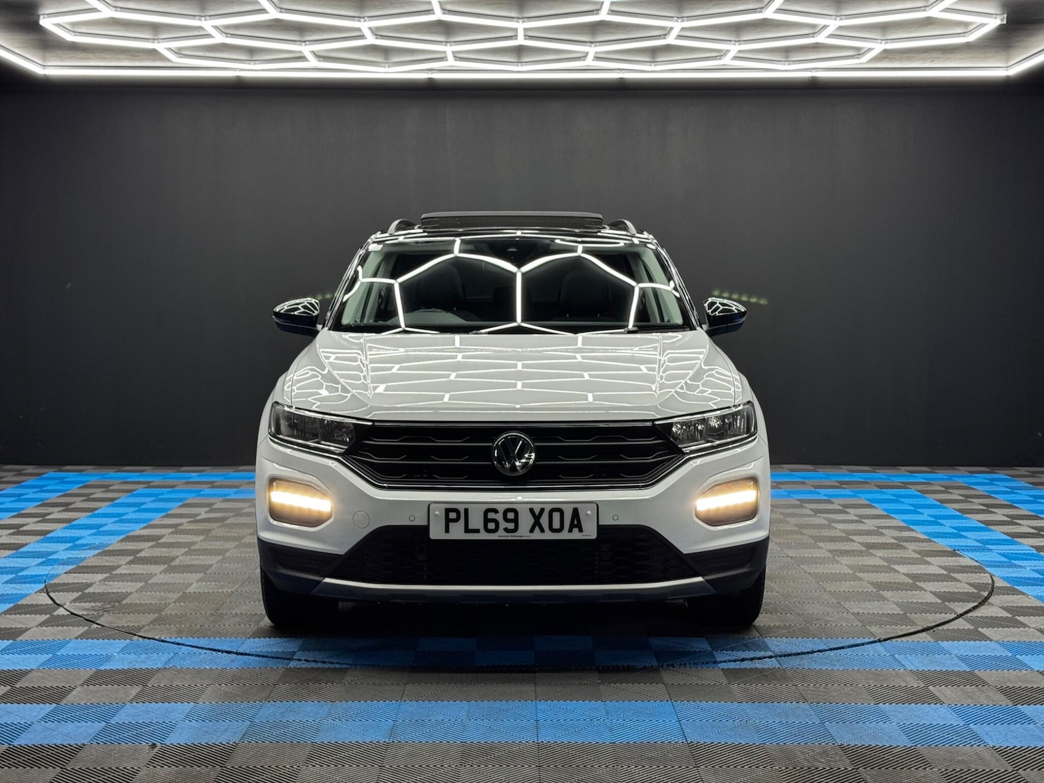 Used Volkswagen T-Roc 2019 for sale - 76441159: Photo 2