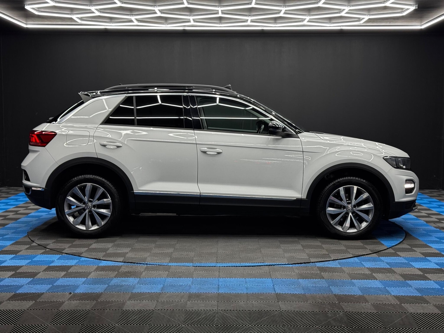 Used Volkswagen T-Roc 2019 for sale - 76441159: Photo 4