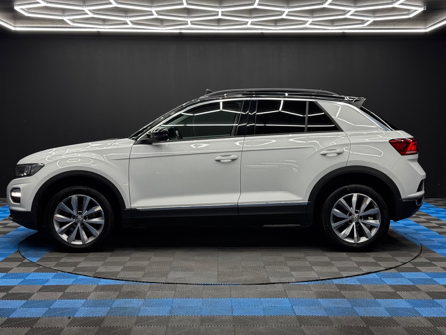 Used Volkswagen T-Roc 2019 for sale - 76441159: Photo 8