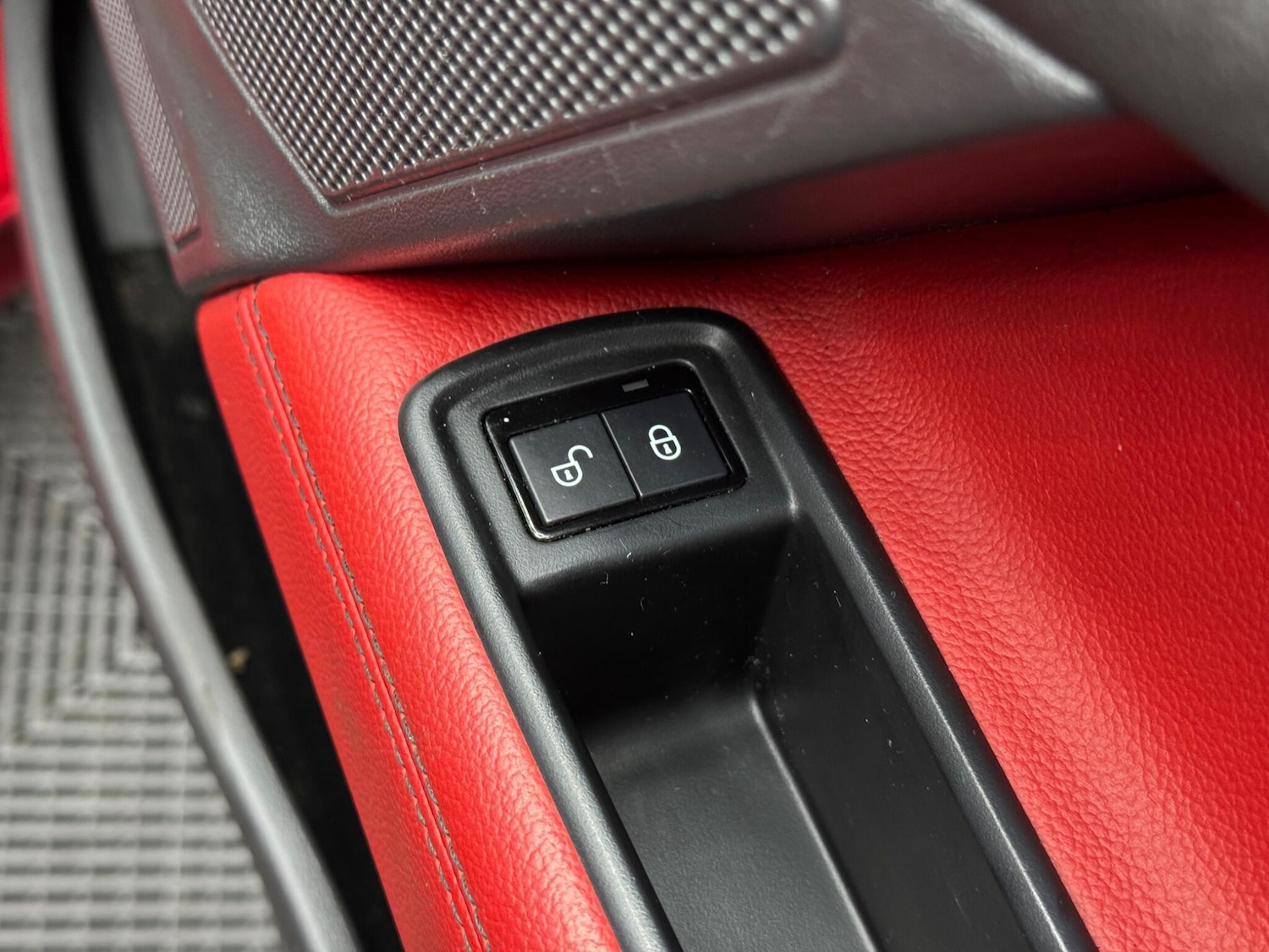 Used Jaguar XE for sale - 77237853: Photo 38