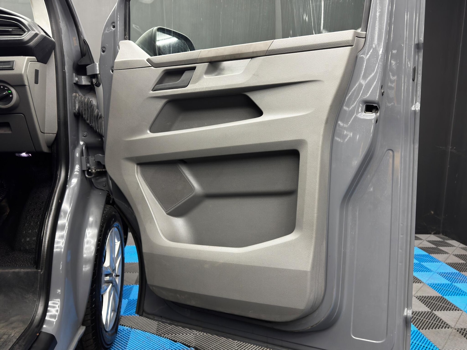 Used Volkswagen Transporter for sale - 77016952: Photo 31