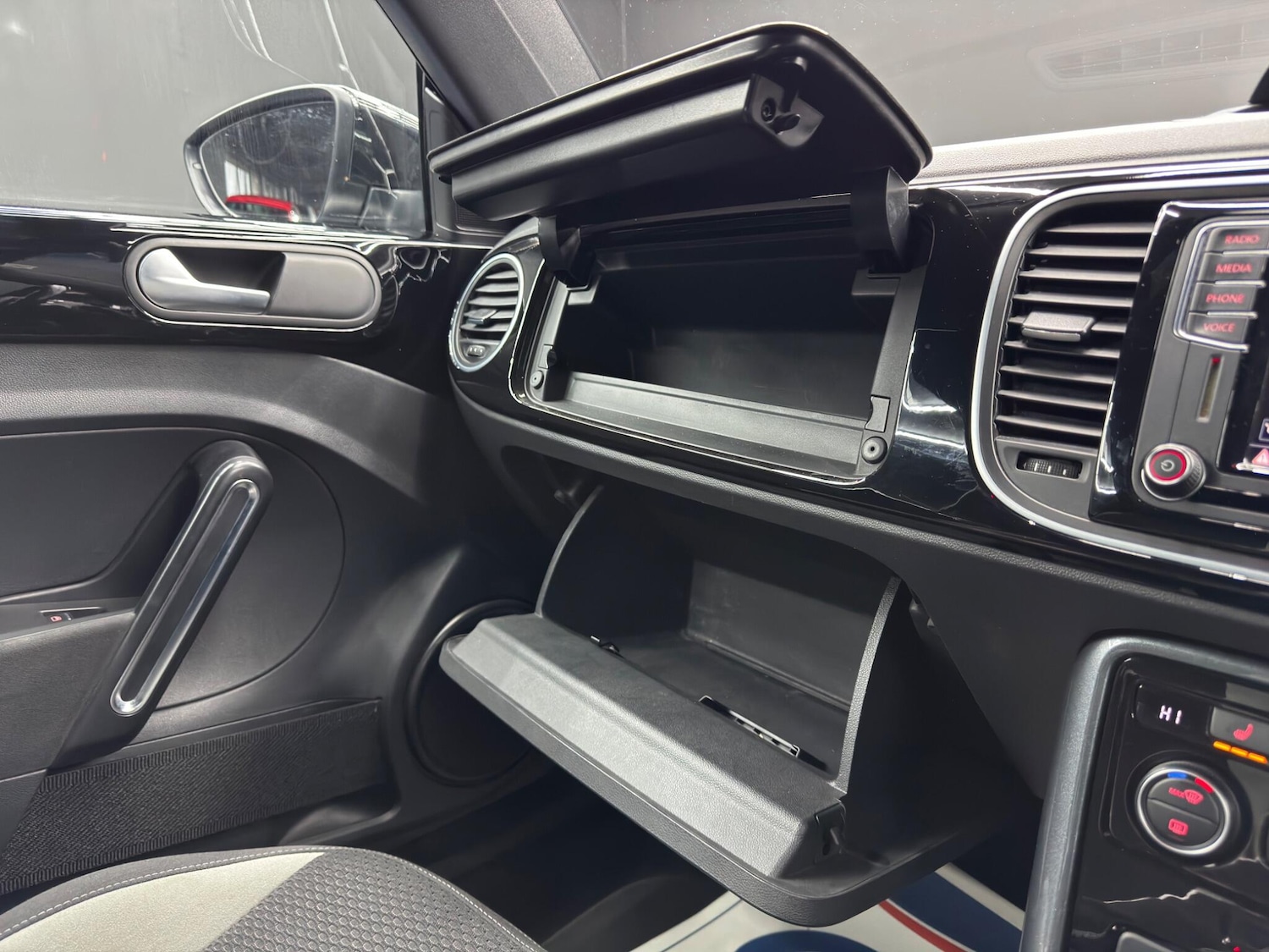 Used Volkswagen Beetle 2017 for sale - 77537259: Photo 34