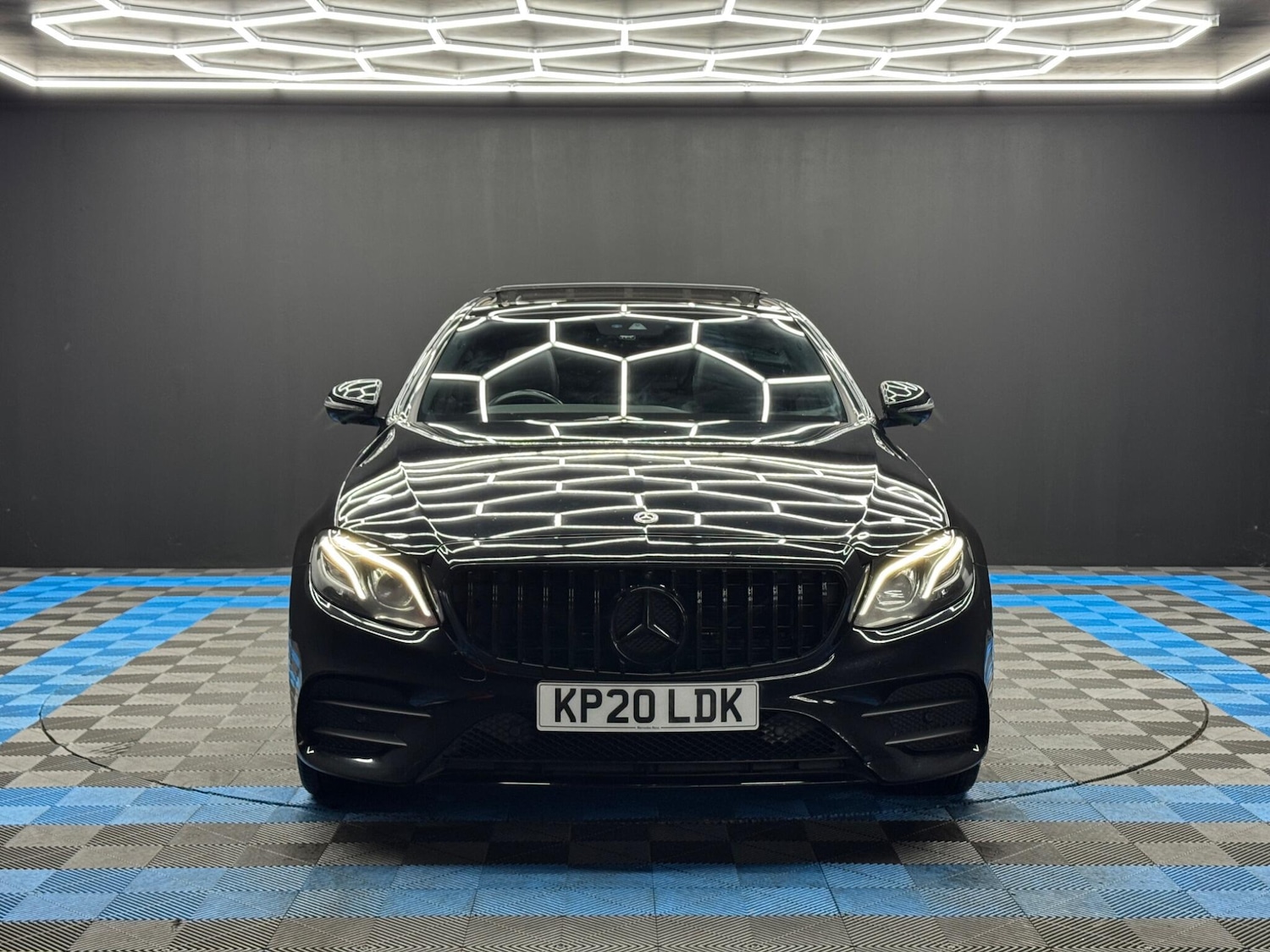 Used Mercedes-Benz E Class 2020 for sale - 77468405: Photo 2