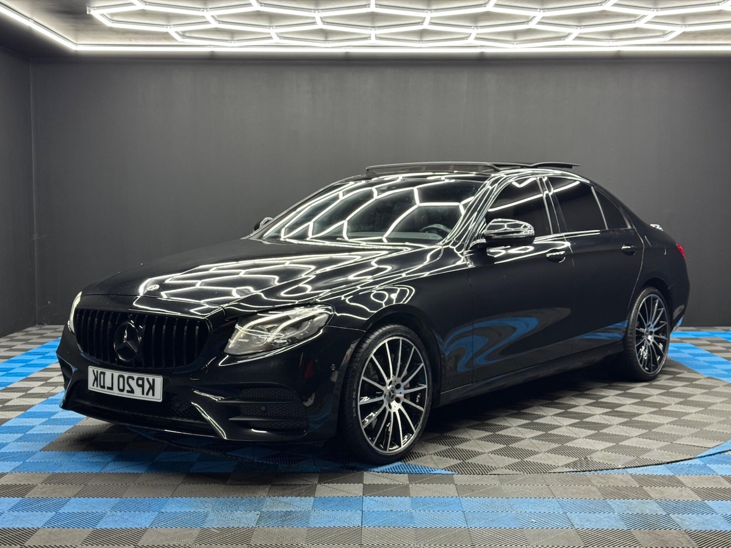 Used Mercedes-Benz E Class 2020 for sale - 77468405: Photo 3