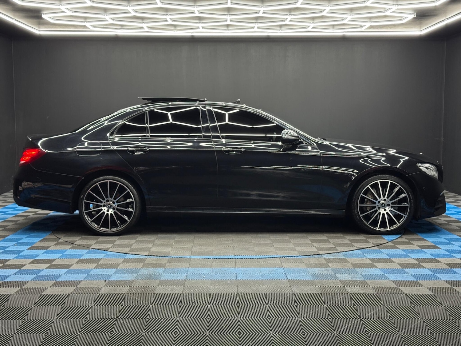 Used Mercedes-Benz E Class 2020 for sale - 77468405: Photo 4