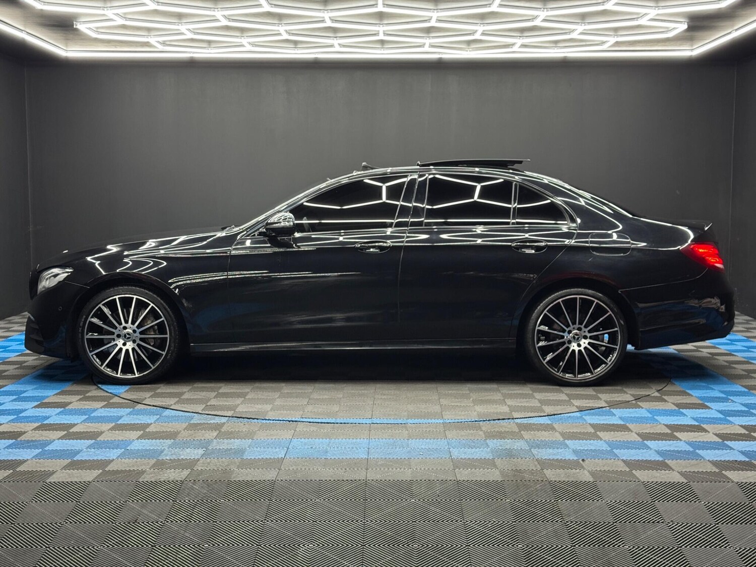 Used Mercedes-Benz E Class 2020 for sale - 77468405: Photo 8