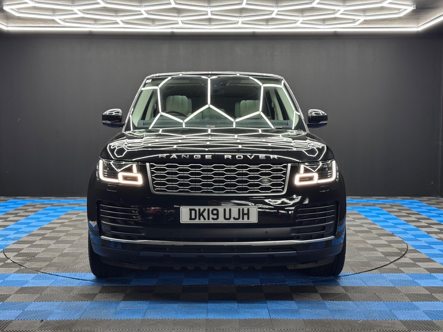 Used Land Rover Range Rover 2019 for sale - 76360700: Photo 2