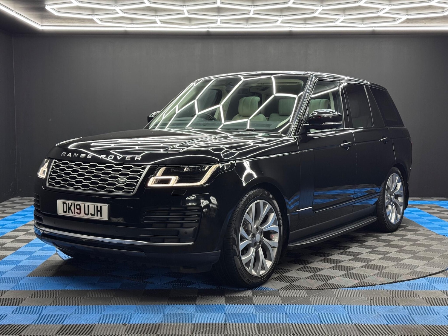 Used Land Rover Range Rover 2019 for sale - 76360700: Photo 3