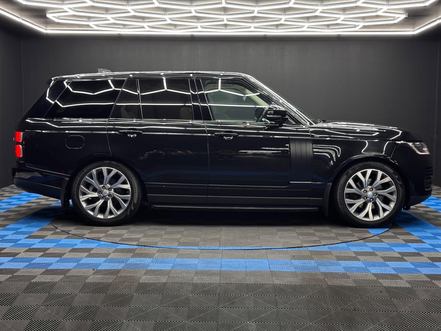 Used Land Rover Range Rover 2019 for sale - 76360700: Photo 4