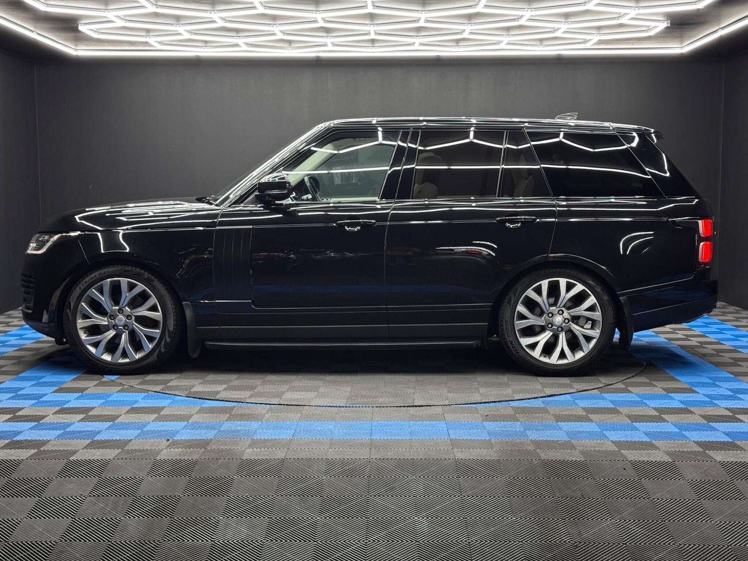 Used Land Rover Range Rover 2019 for sale - 76360700: Photo 8