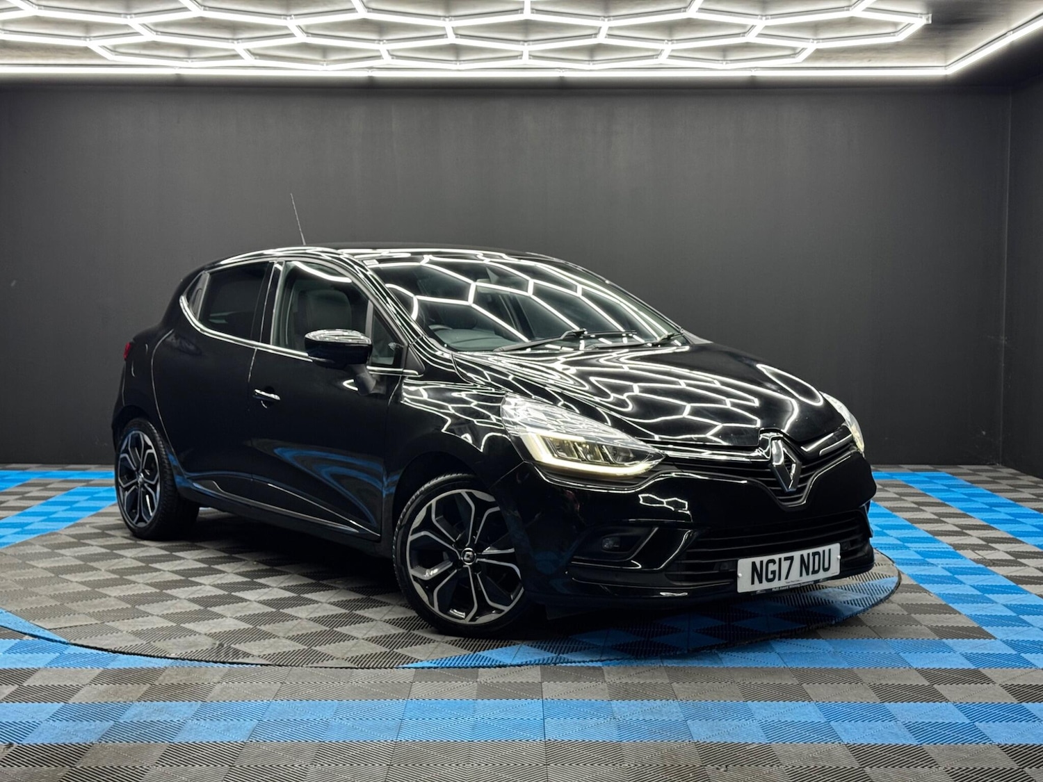 Used Renault Clio 2017 for sale - 76440724: Photo 1