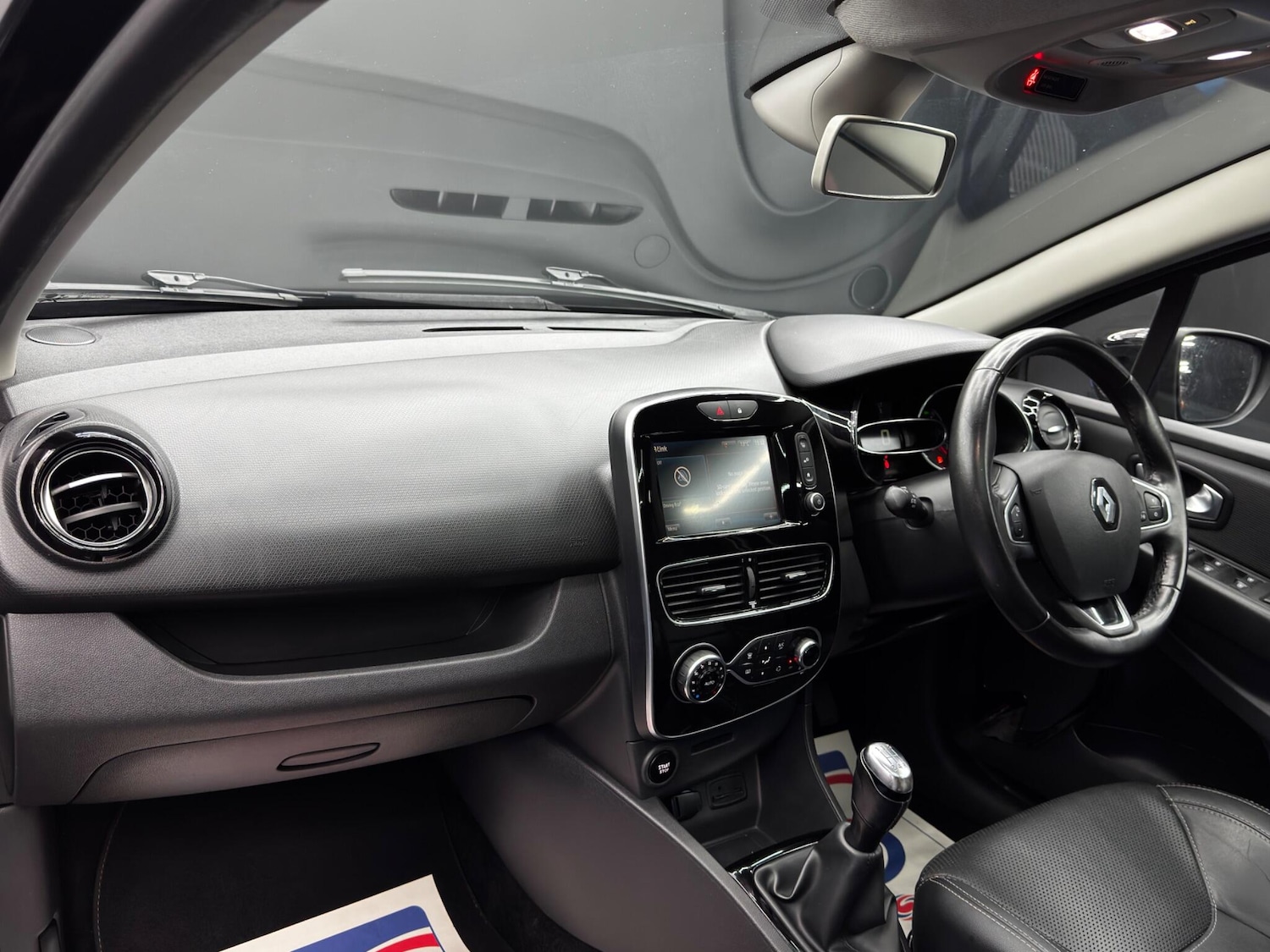 Used Renault Clio 2017 for sale - 76440724: Photo 11