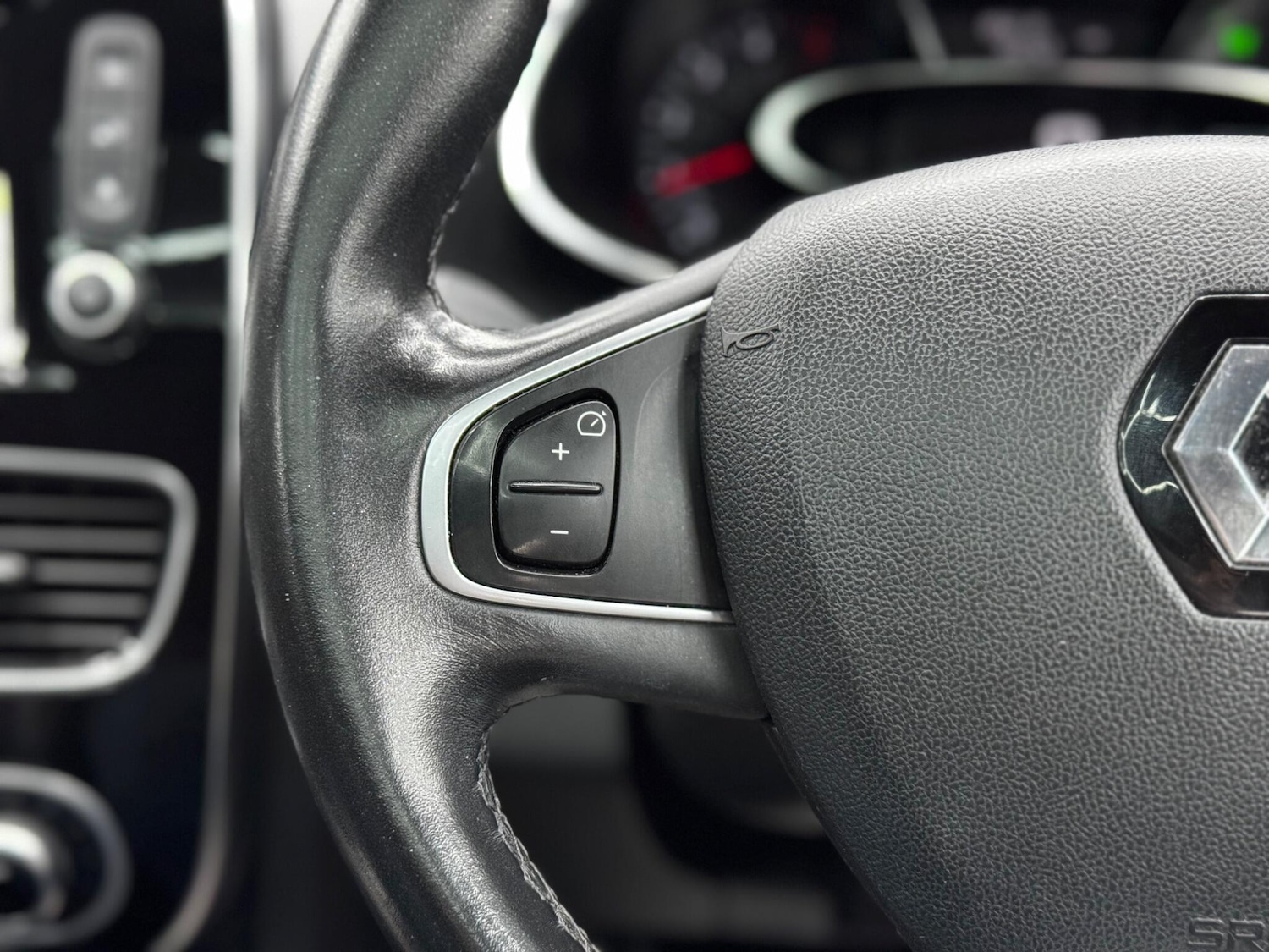 Used Renault Clio 2017 for sale - 76440724: Photo 19