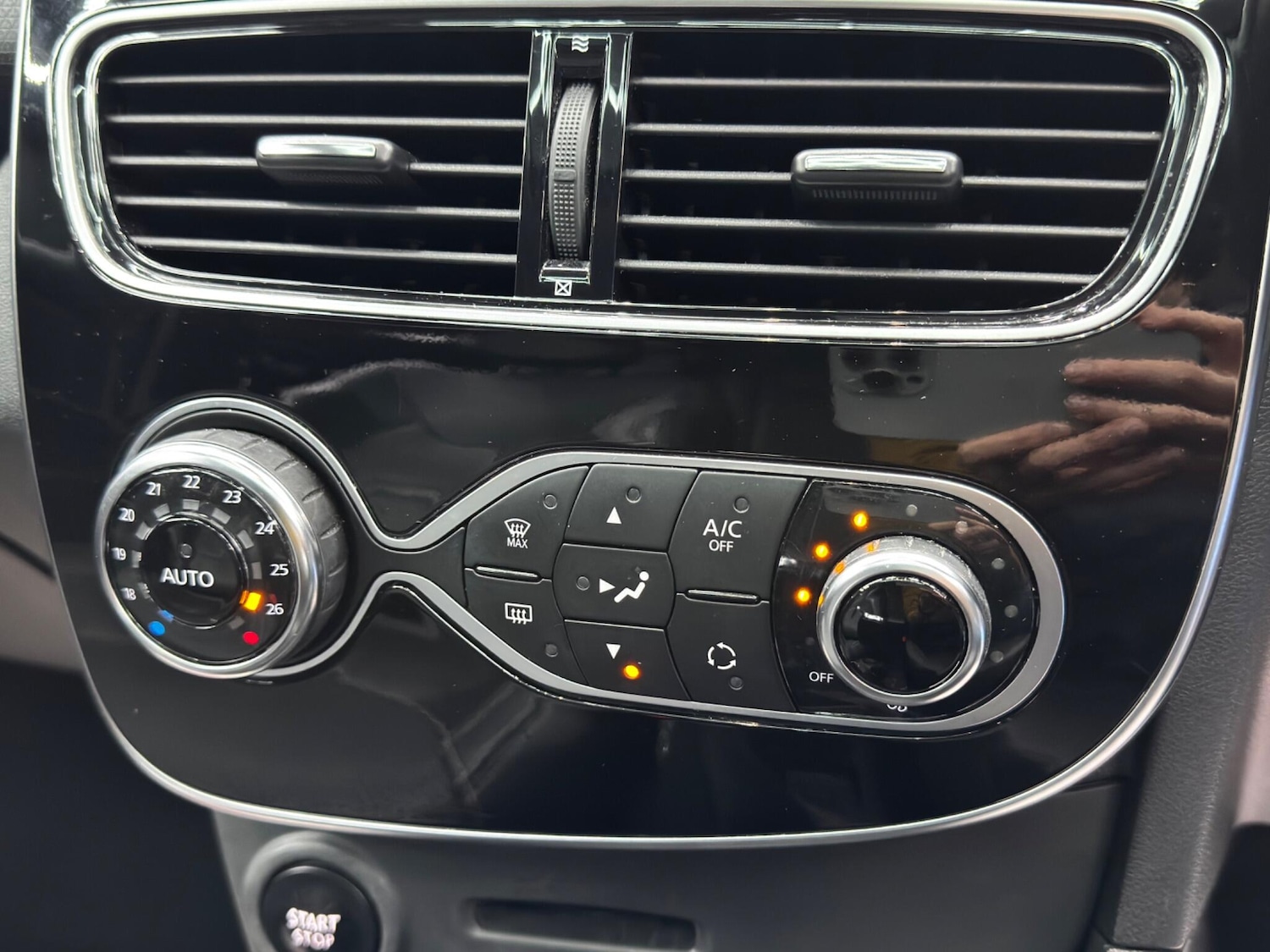 Used Renault Clio 2017 for sale - 76440724: Photo 26