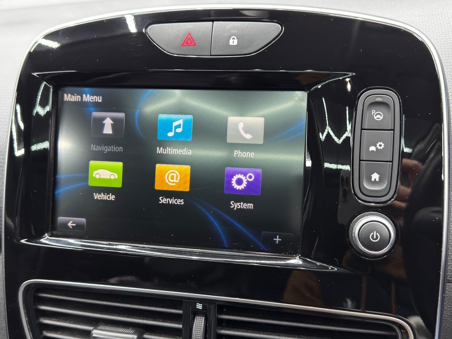 Used Renault Clio 2017 for sale - 76440724: Photo 28