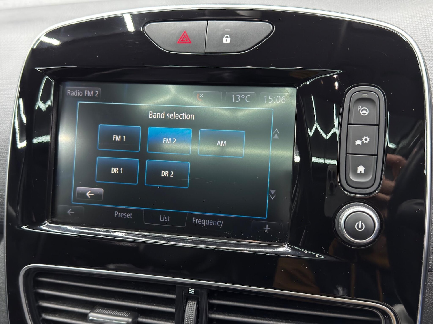 Used Renault Clio 2017 for sale - 76440724: Photo 29