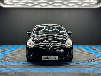 Used Renault Clio 2017 for sale - 76440724: Photo