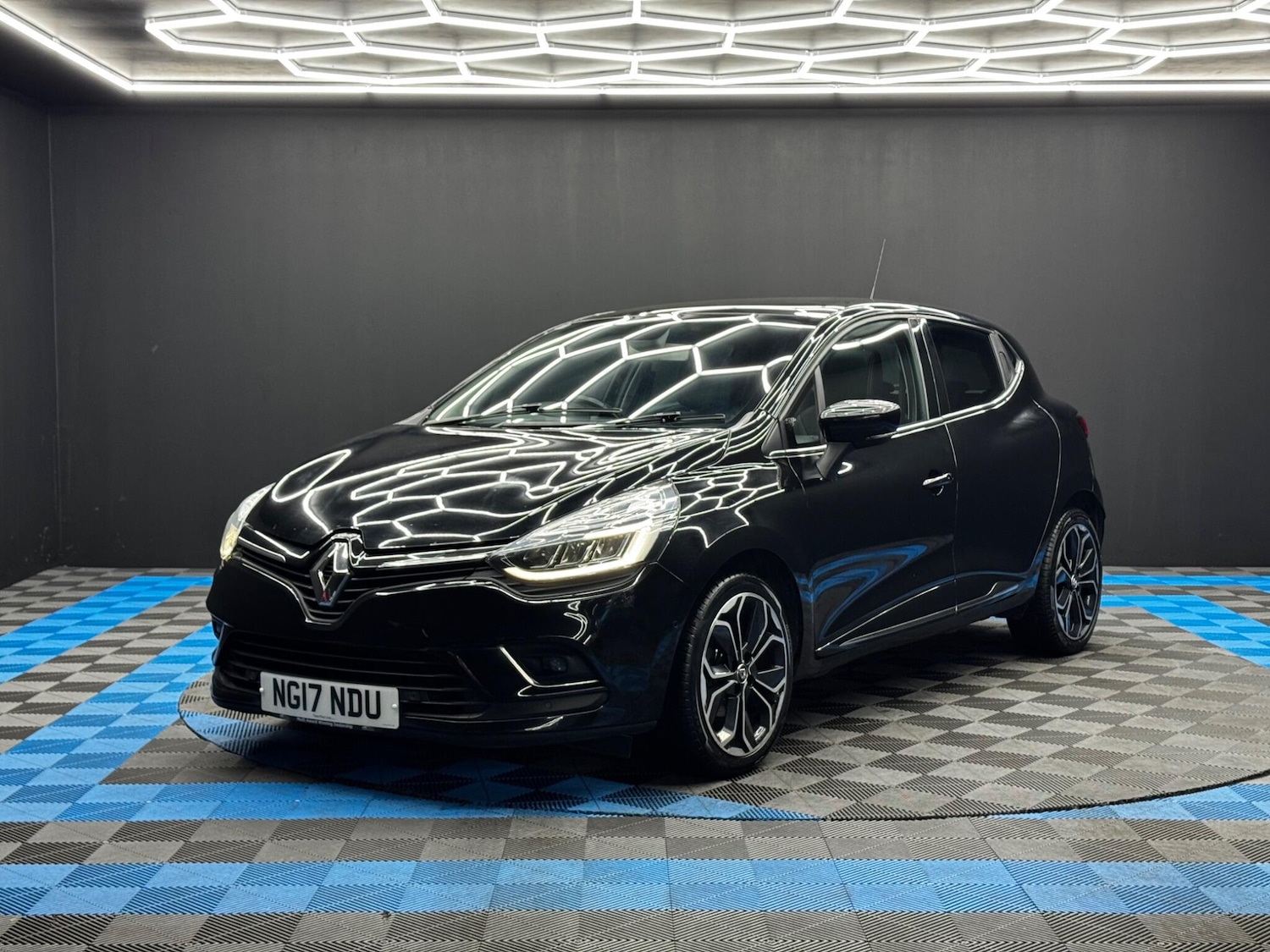 Used Renault Clio 2017 for sale - 76440724: Photo 3