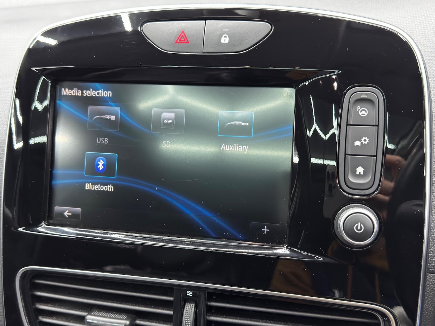 Used Renault Clio 2017 for sale - 76440724: Photo 31