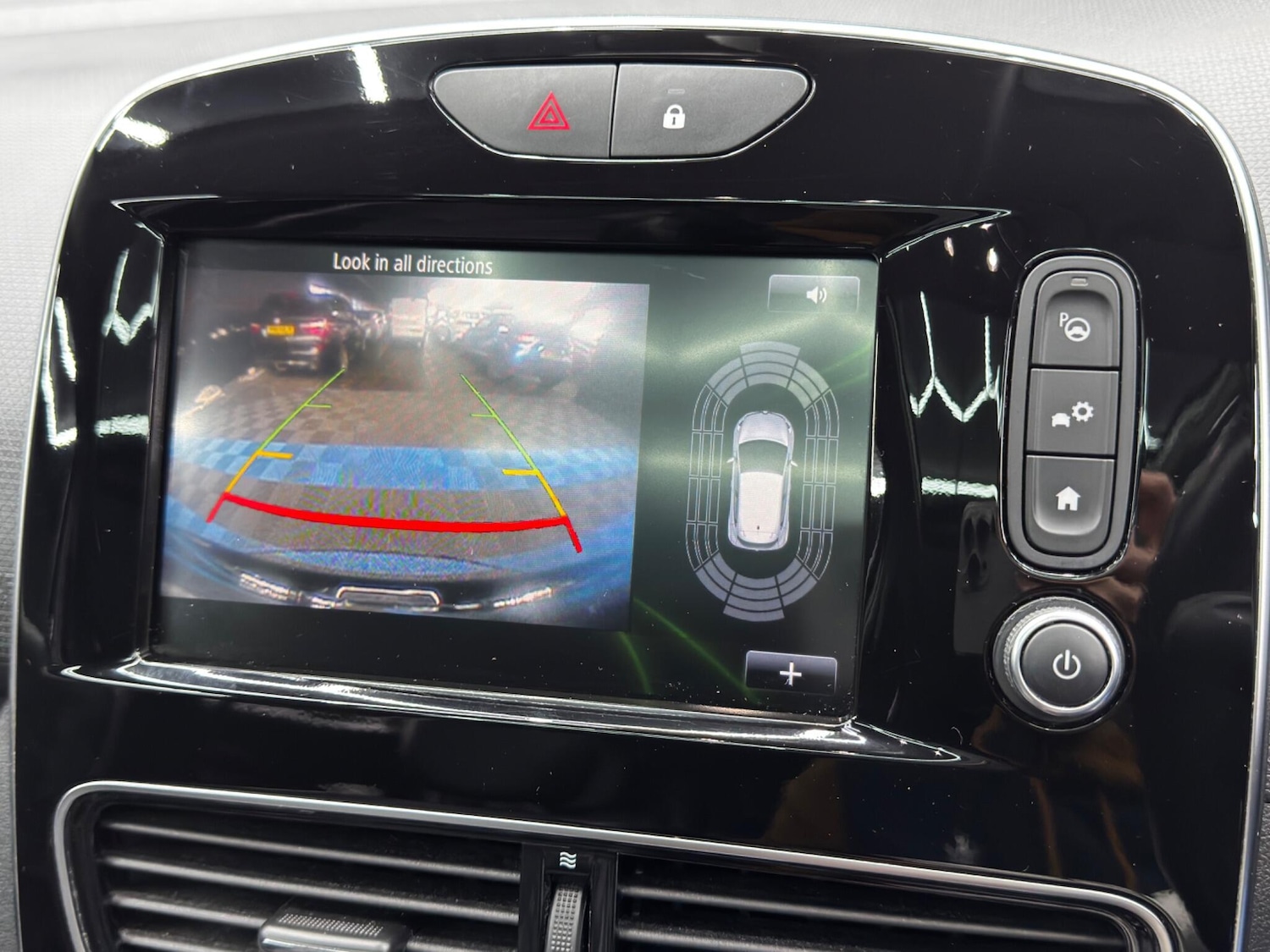 Used Renault Clio 2017 for sale - 76440724: Photo 32