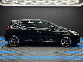 Used Renault Clio 2017 for sale - 76440724: Photo