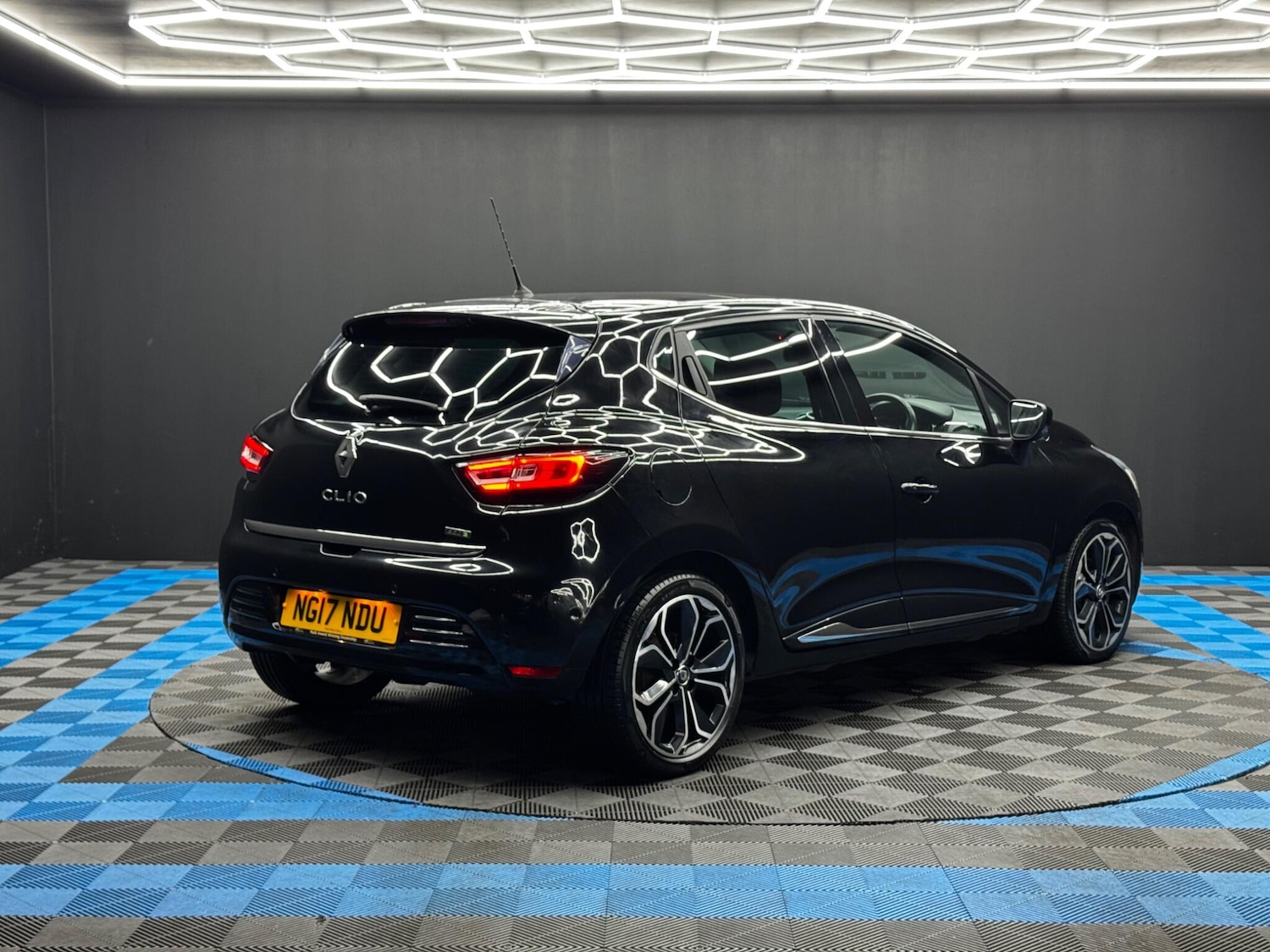 Used Renault Clio 2017 for sale - 76440724: Photo 5