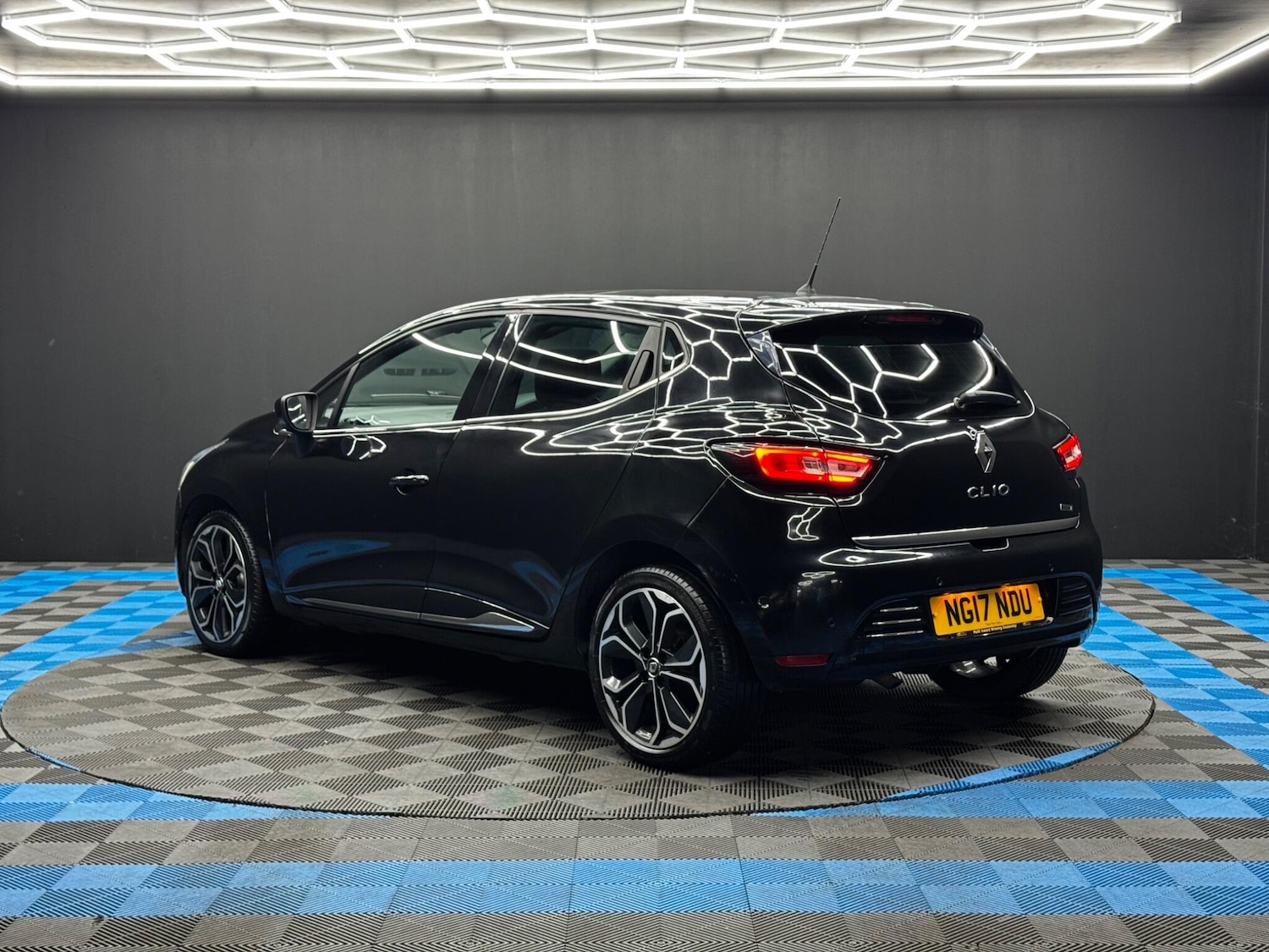 Used Renault Clio 2017 for sale - 76440724: Photo 7