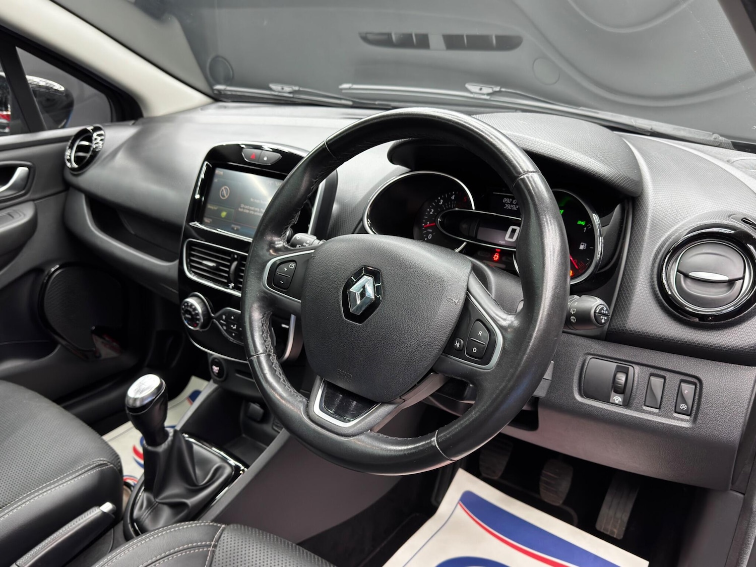 Used Renault Clio 2017 for sale - 76440724: Photo 9