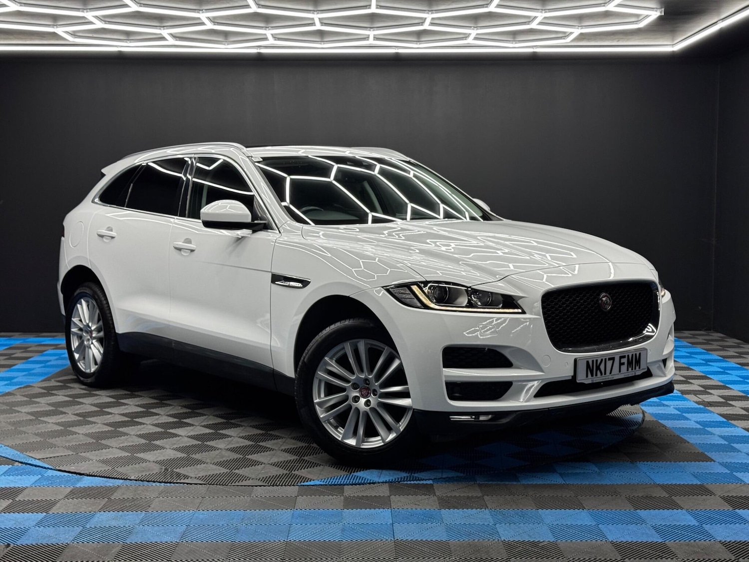 Used Jaguar F-Pace 2018 for sale - 76499776: Photo 1