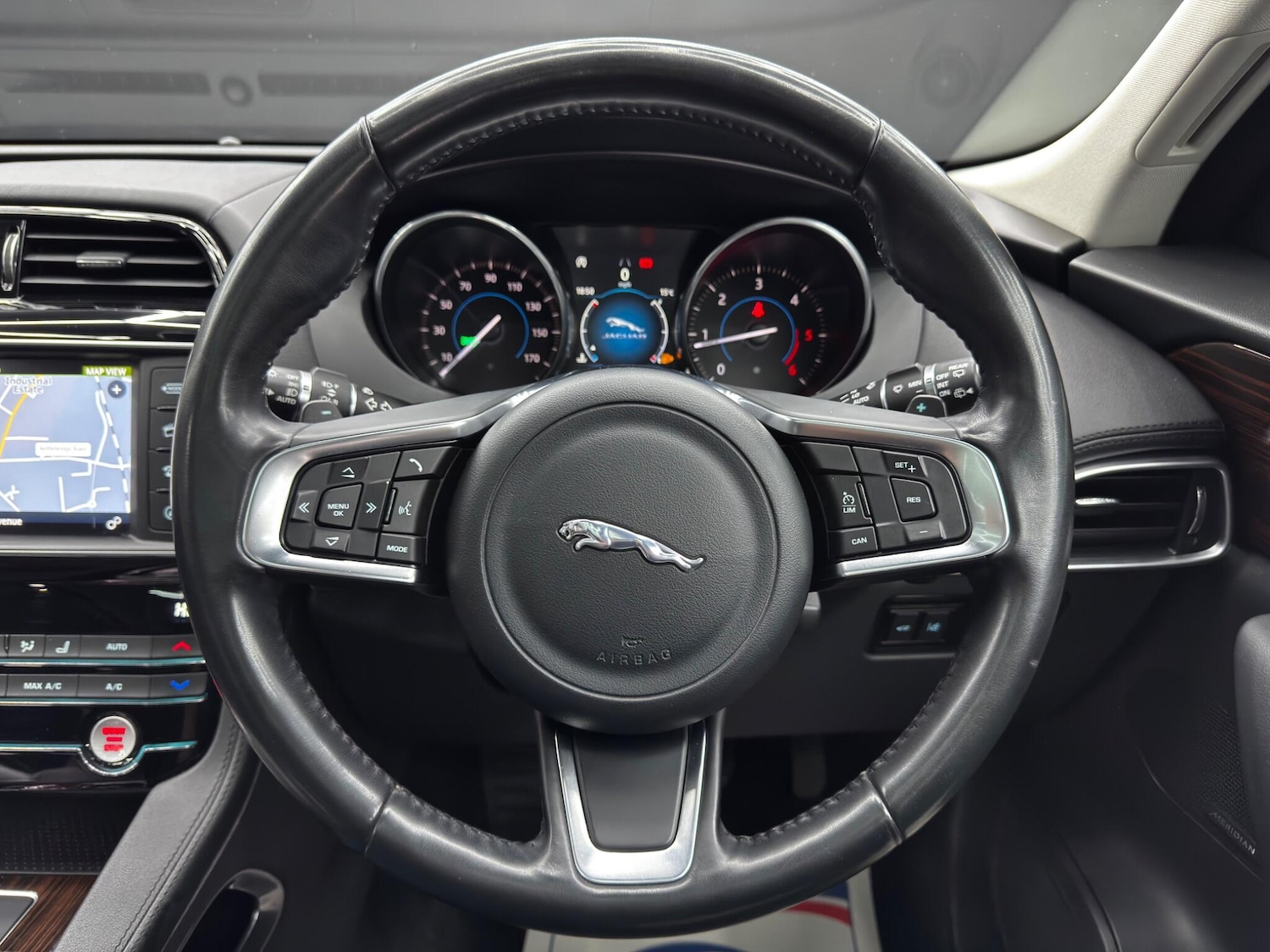 Used Jaguar F-Pace 2018 for sale - 76499776: Photo 19