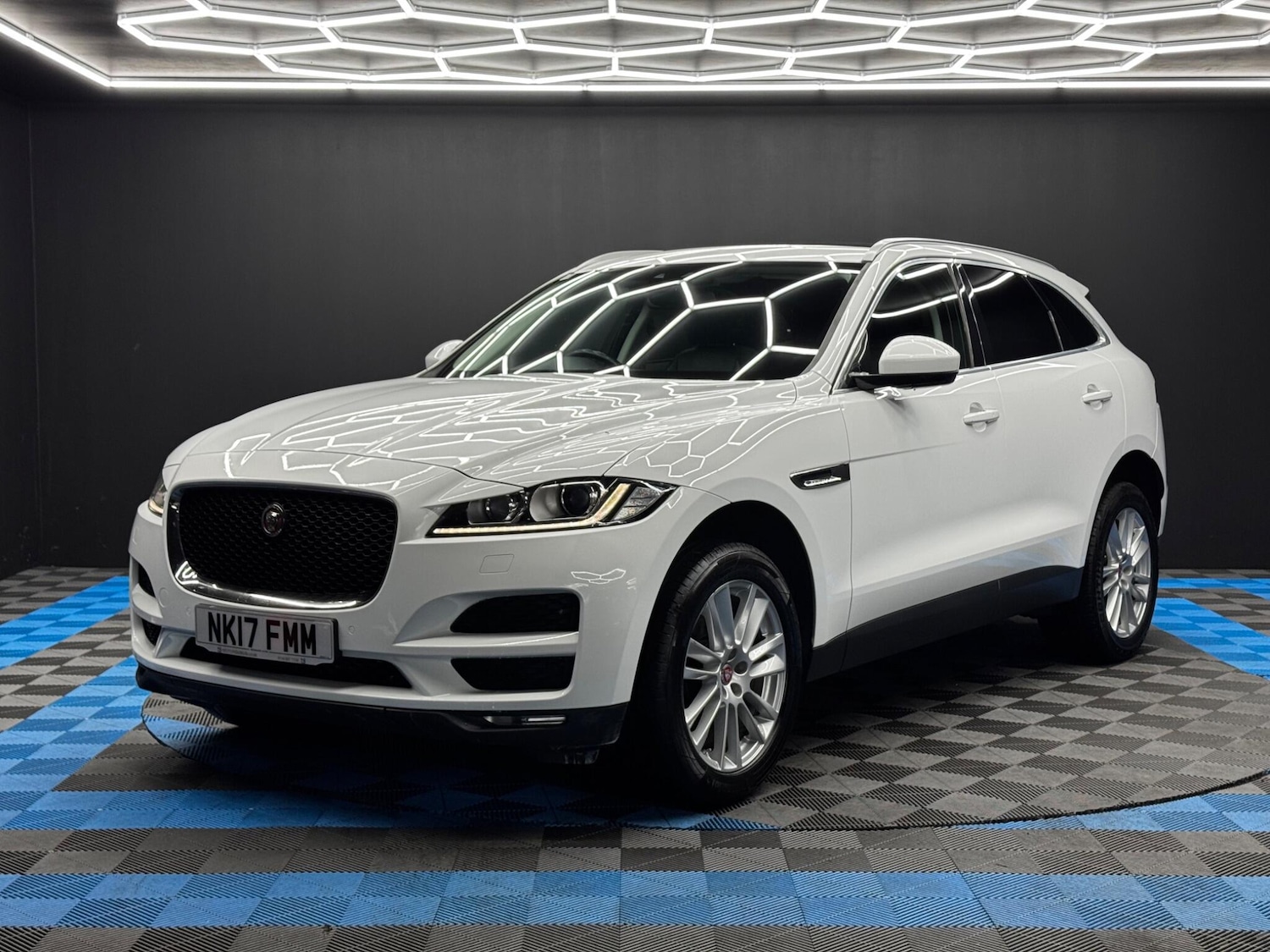 Used Jaguar F-Pace 2018 for sale - 76499776: Photo 3
