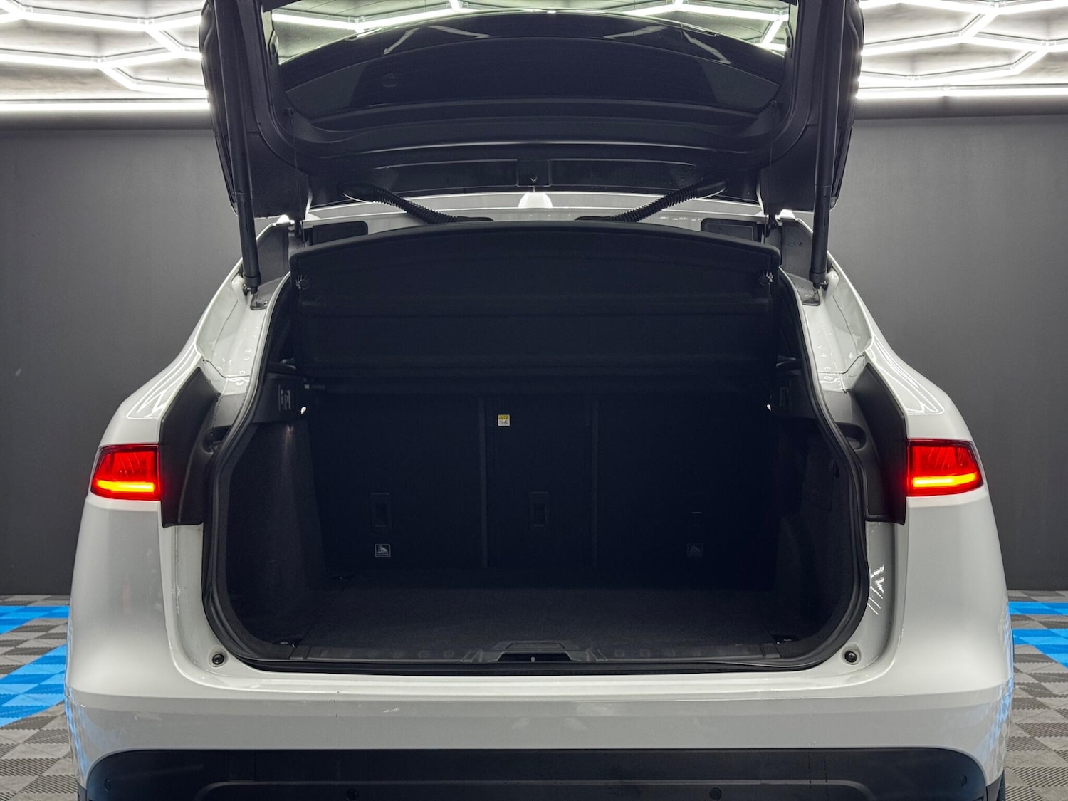 Used Jaguar F-Pace 2018 for sale - 76499776: Photo 40