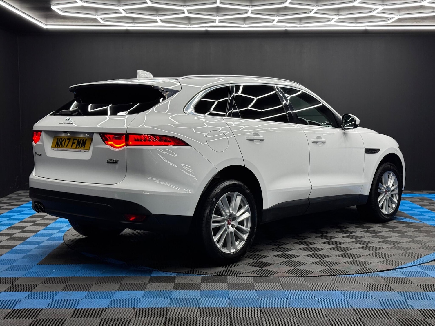 Used Jaguar F-Pace 2018 for sale - 76499776: Photo 5