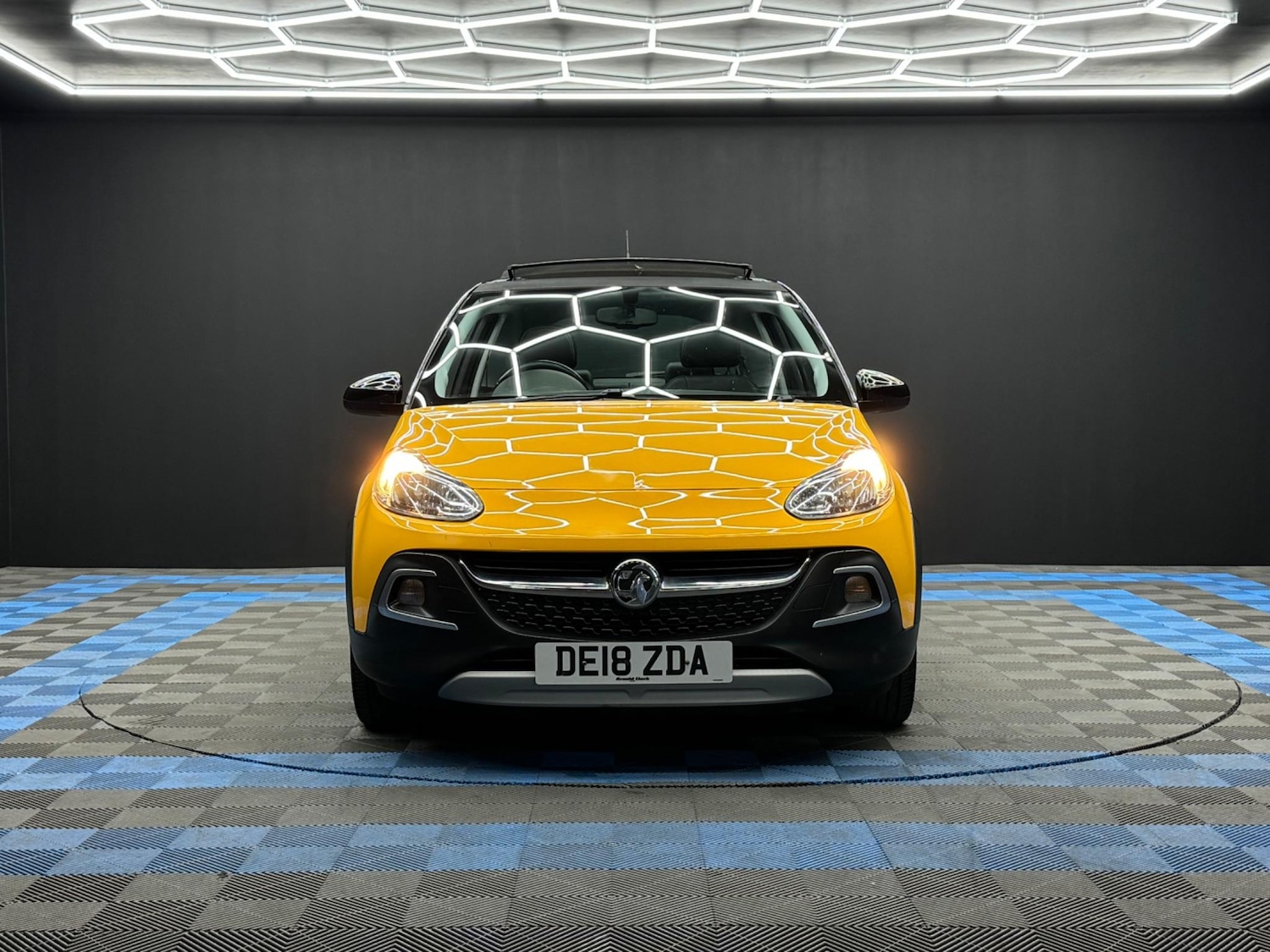 Used Vauxhall ADAM 2018 for sale - 76607175: Photo 2