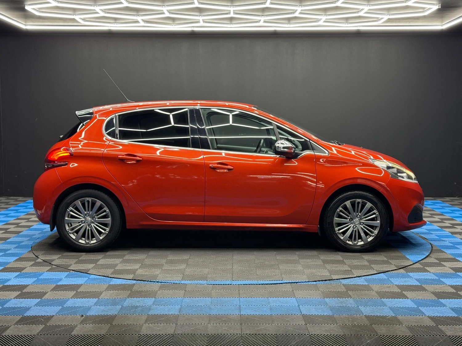 Used Peugeot 208 2016 for sale - 76688946: Photo 4