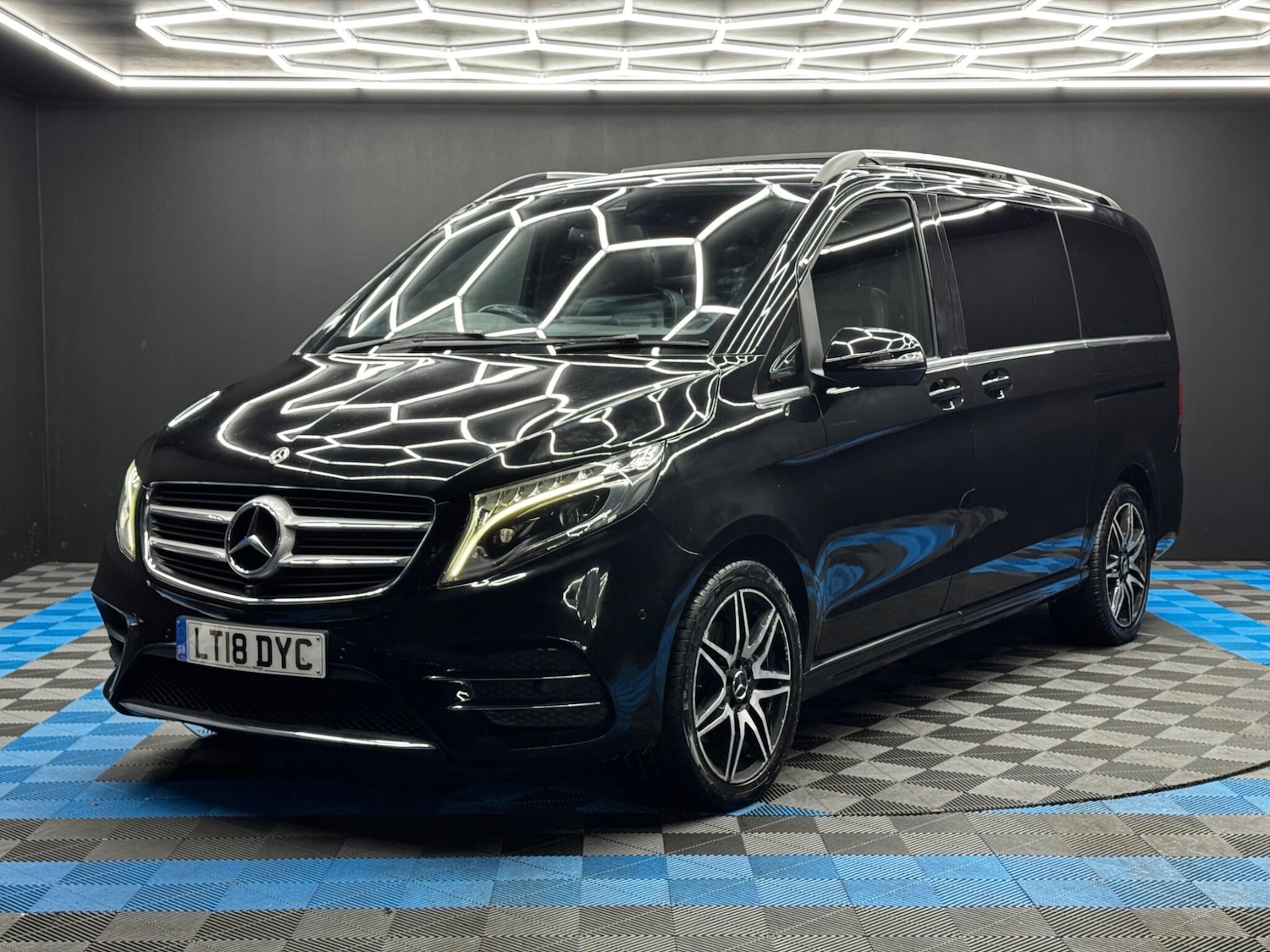 Used Mercedes-Benz V-Class 2018 for sale - 76824564: Photo 3