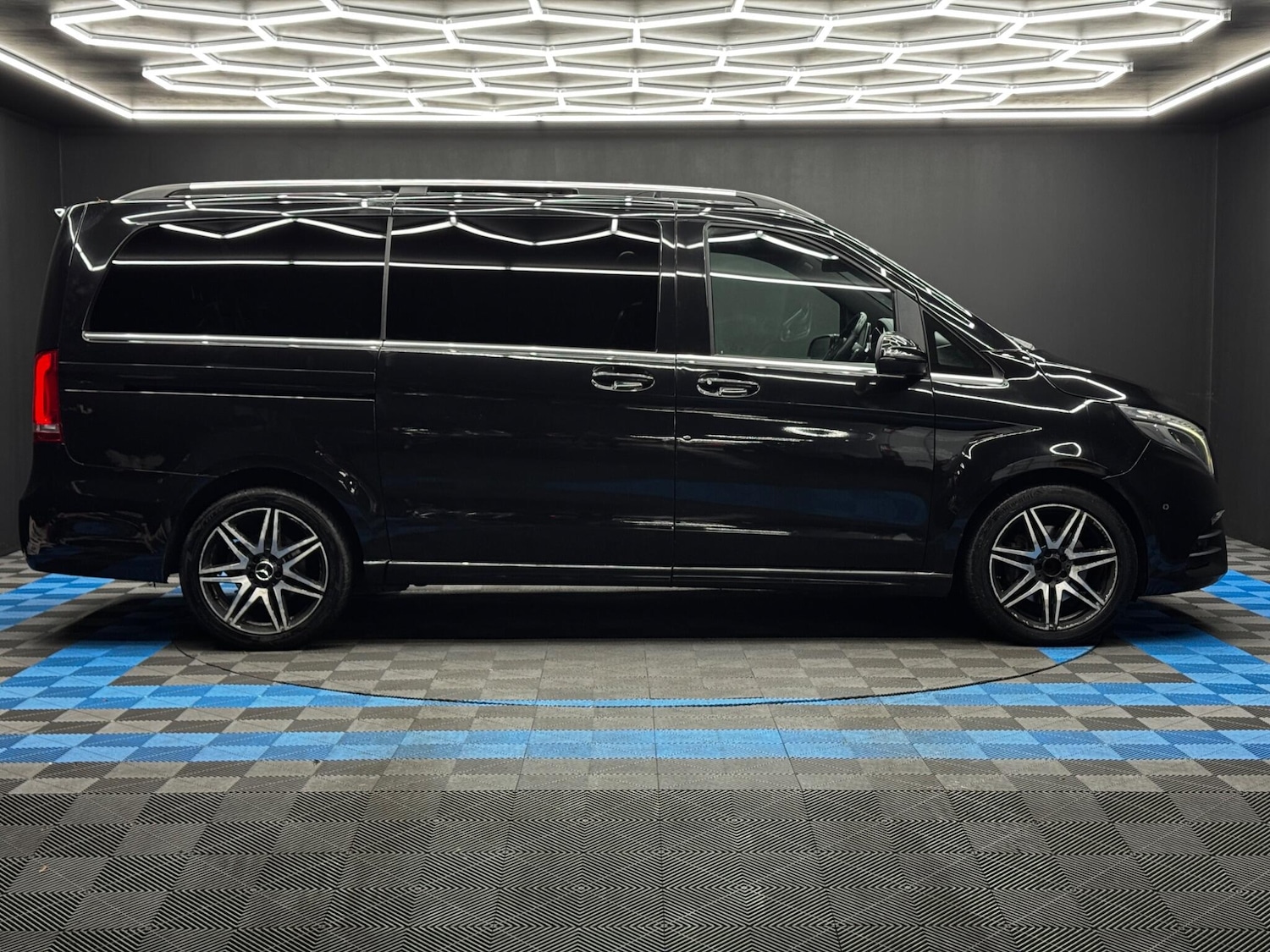 Used Mercedes-Benz V-Class 2018 for sale - 76824564: Photo 4