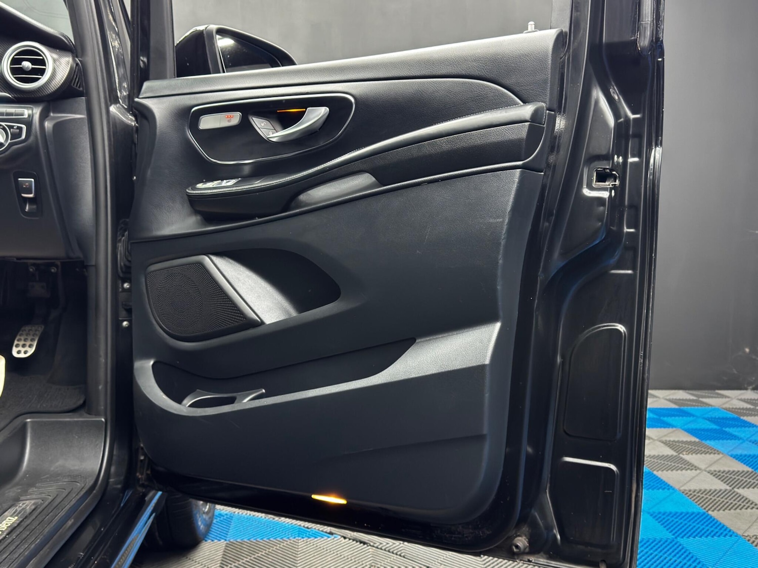 Used Mercedes-Benz V-Class 2018 for sale - 76824564: Photo 40