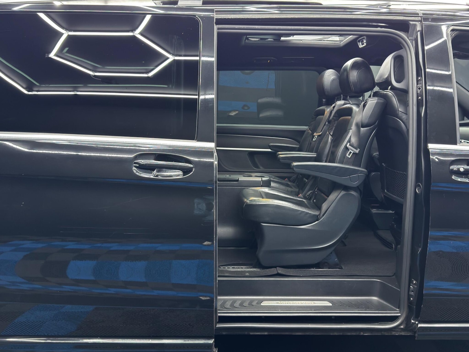 Used Mercedes-Benz V-Class 2018 for sale - 76824564: Photo 43