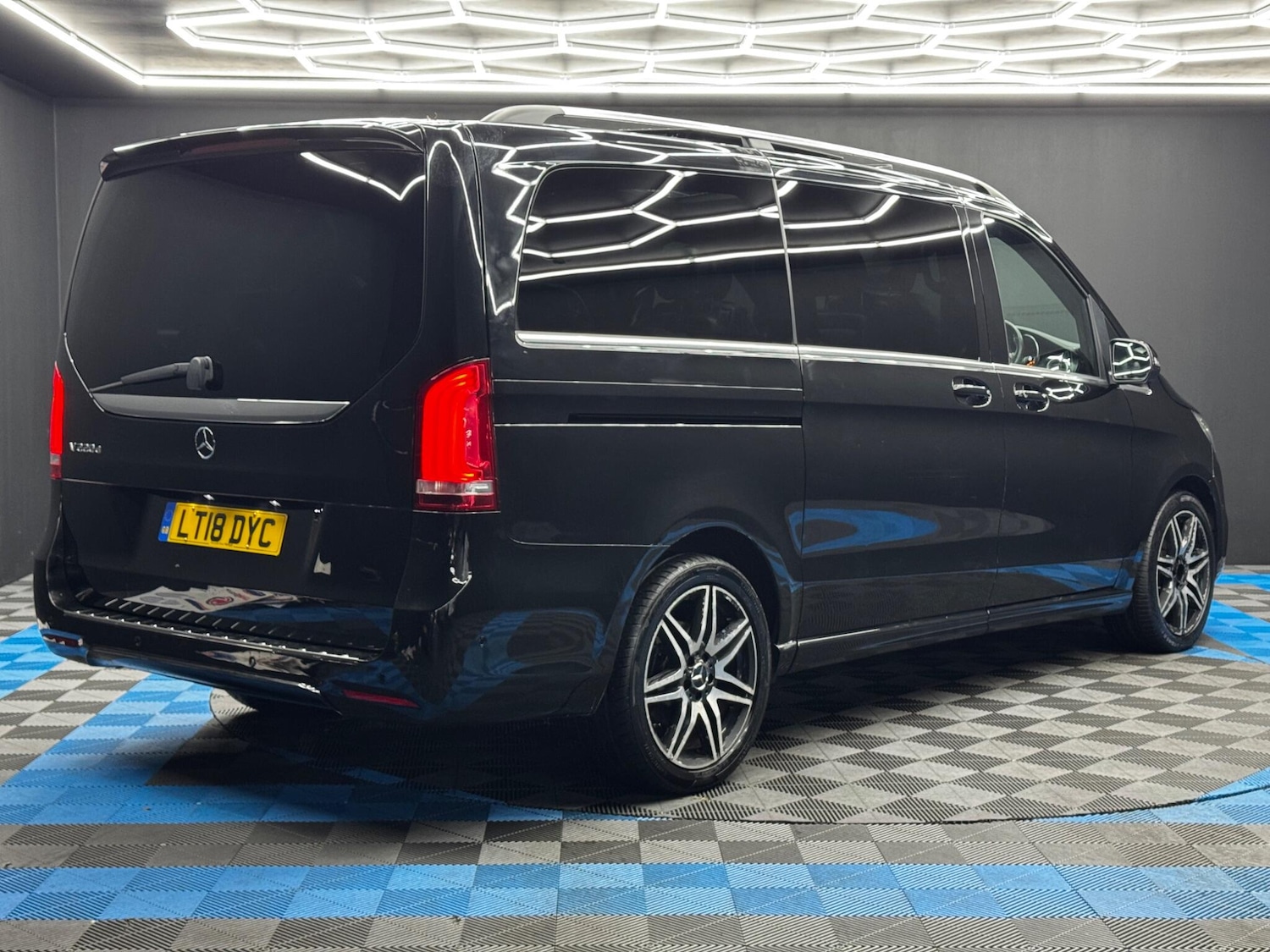 Used Mercedes-Benz V-Class 2018 for sale - 76824564: Photo 5