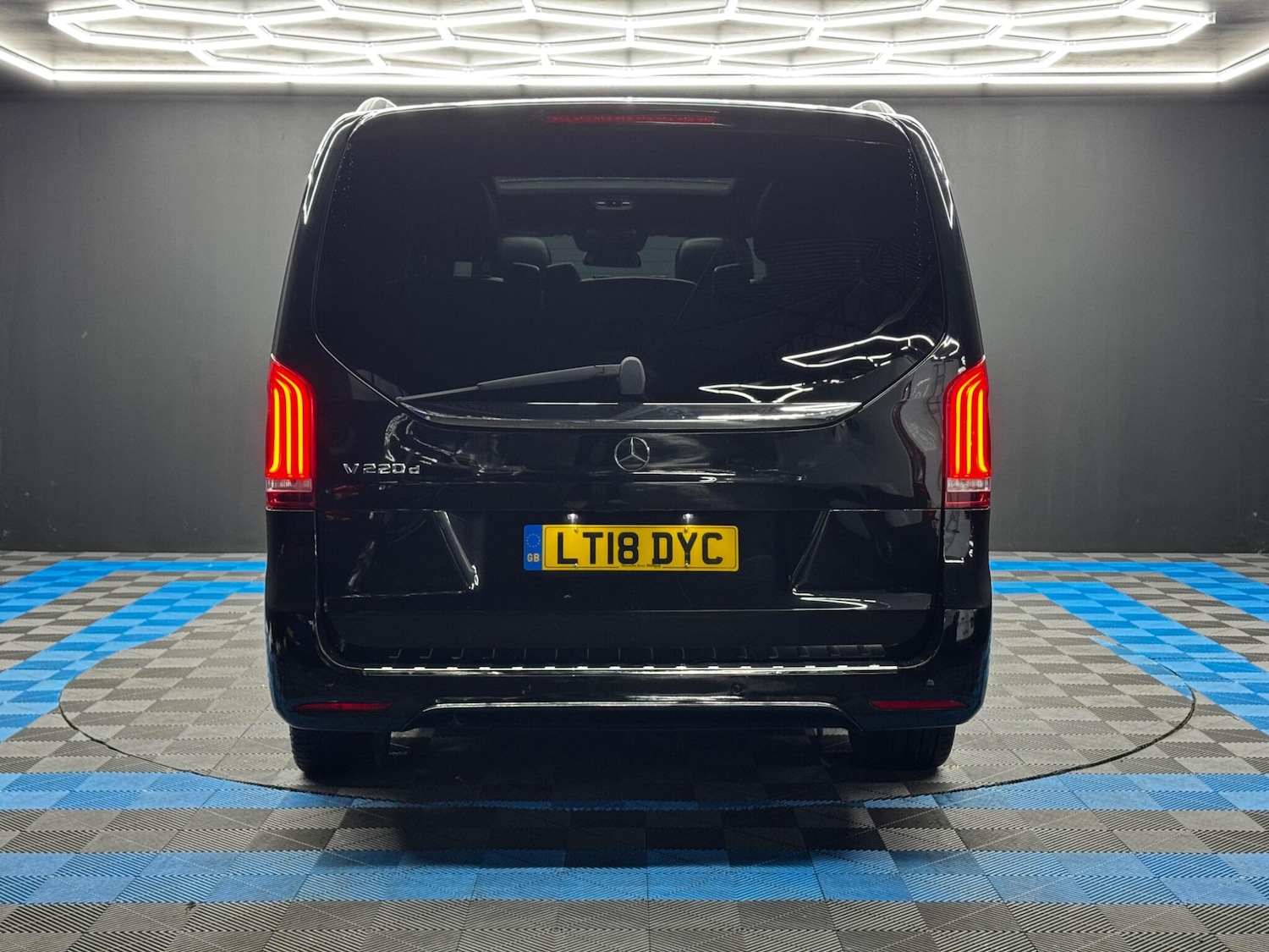 Used Mercedes-Benz V-Class 2018 for sale - 76824564: Photo 6