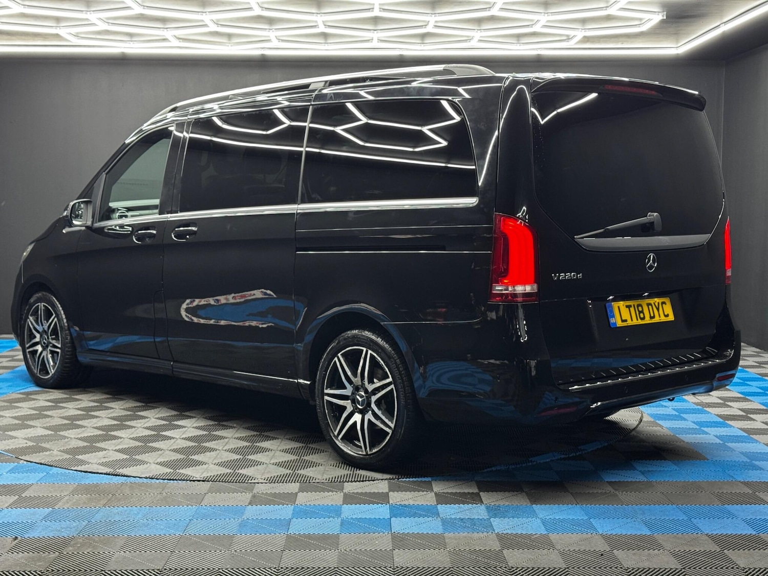 Used Mercedes-Benz V-Class 2018 for sale - 76824564: Photo 7