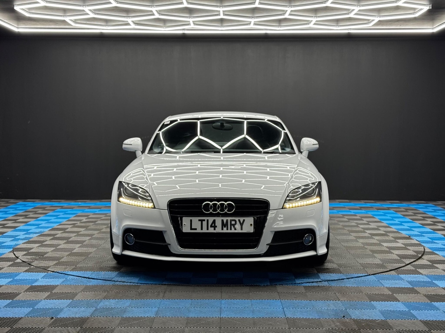 Used Audi TT 2014 for sale - 76780698: Photo 2