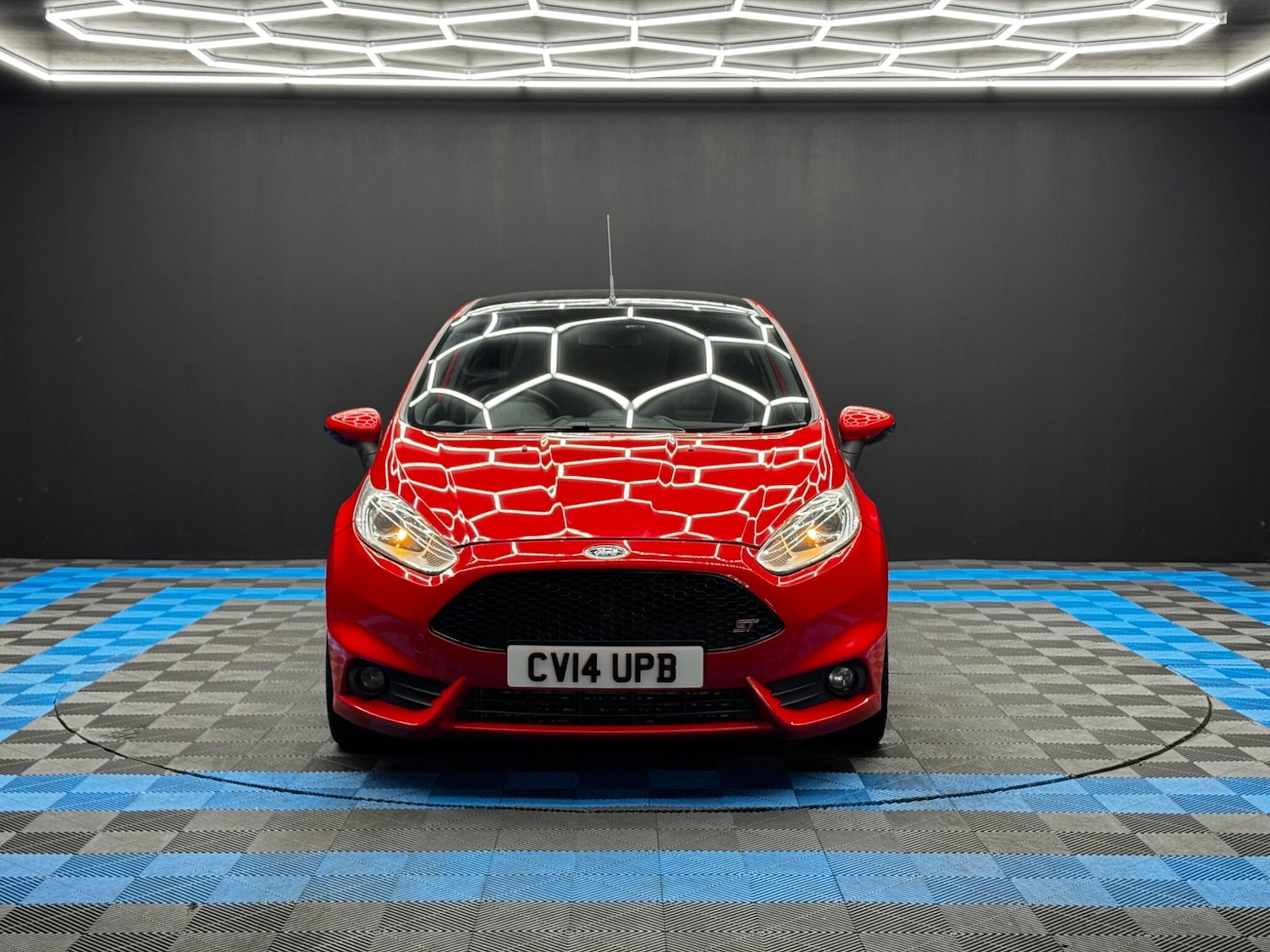 Used Ford Fiesta 2014 for sale - 76607424: Photo 2