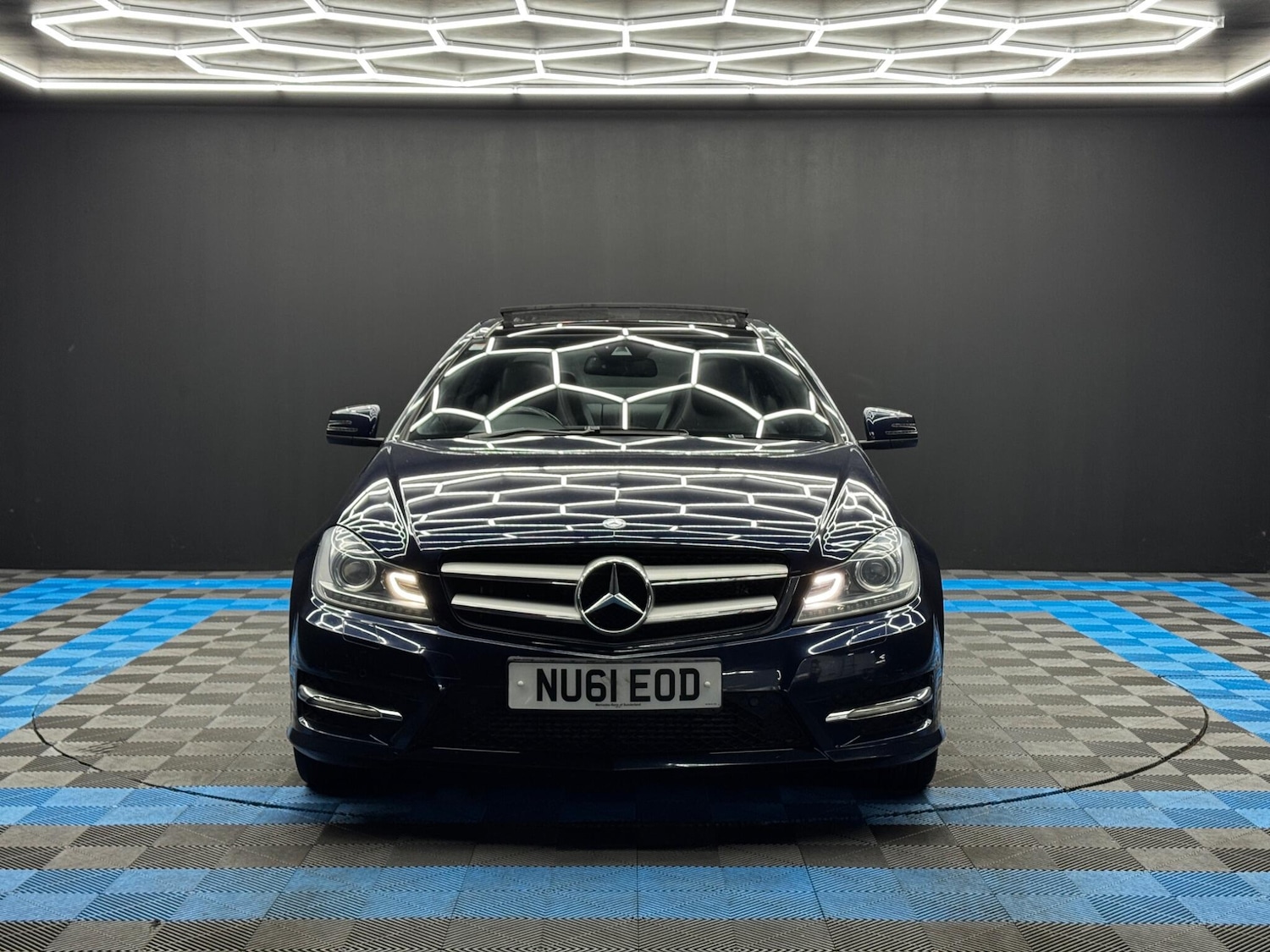 Used Mercedes-Benz C Class 2011 for sale - 76913237: Photo 2