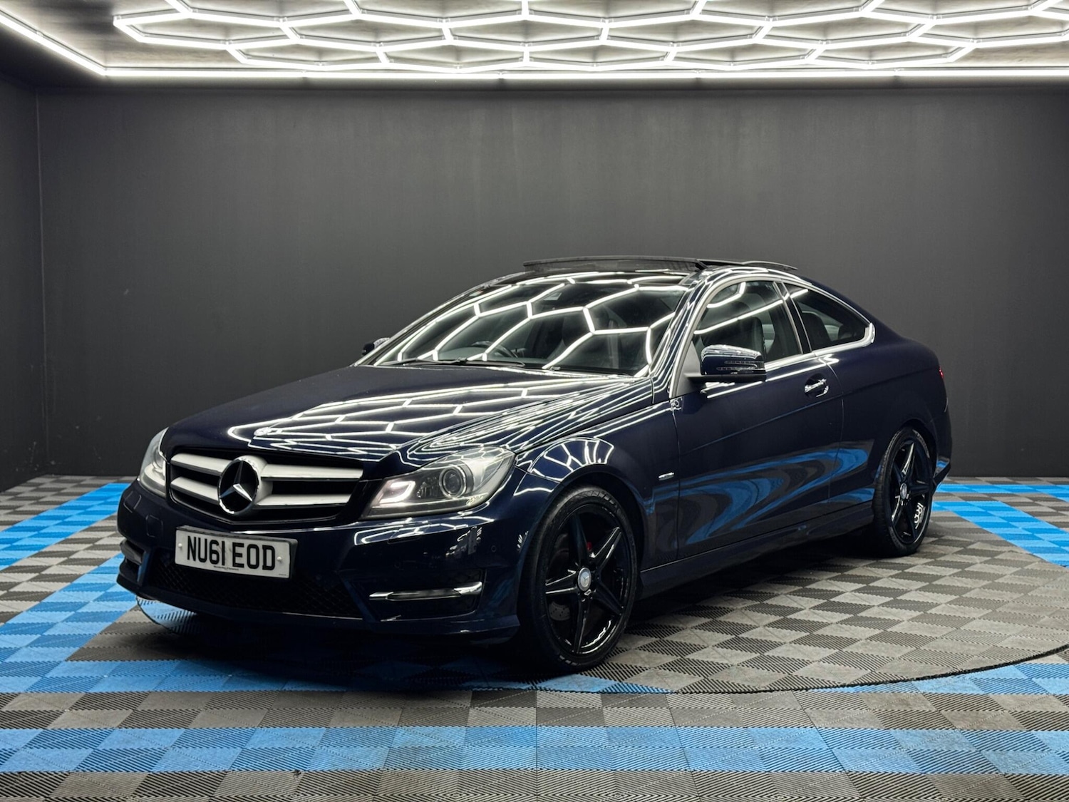 Used Mercedes-Benz C Class 2011 for sale - 76913237: Photo 3