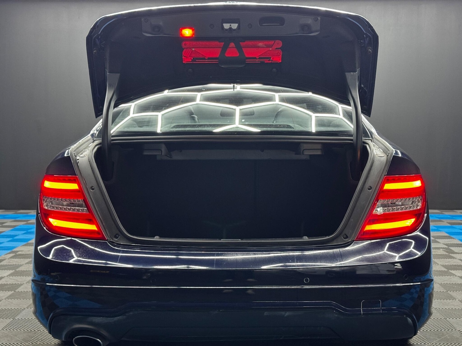 Used Mercedes-Benz C Class 2011 for sale - 76913237: Photo 33